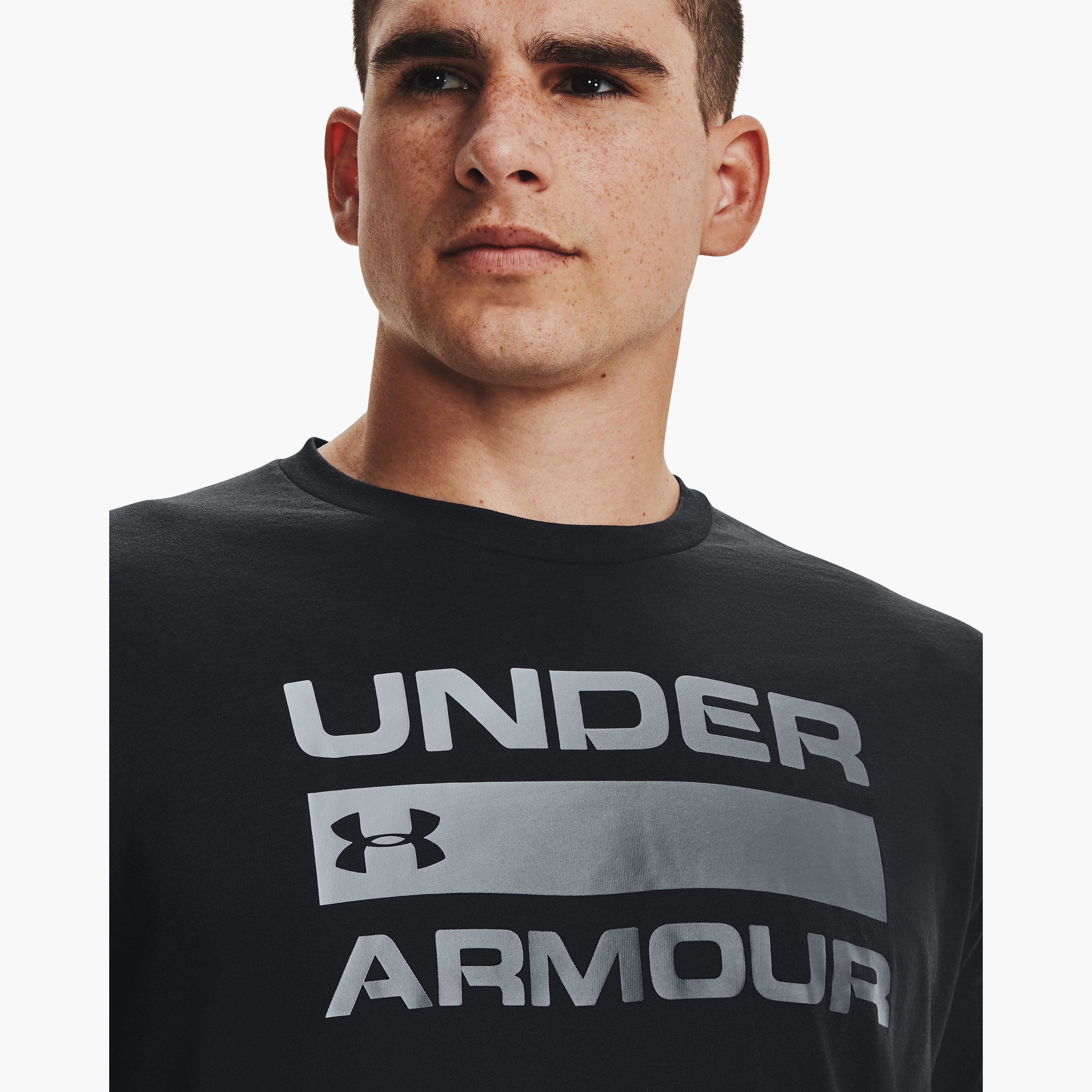 تي شيرت بأكمام قصيرة وياقة دائرية وطبعة فريق من اندر ارمر | 1329582-men-clothing-sportswearandactivewear-tshirtsandpolos-image-3