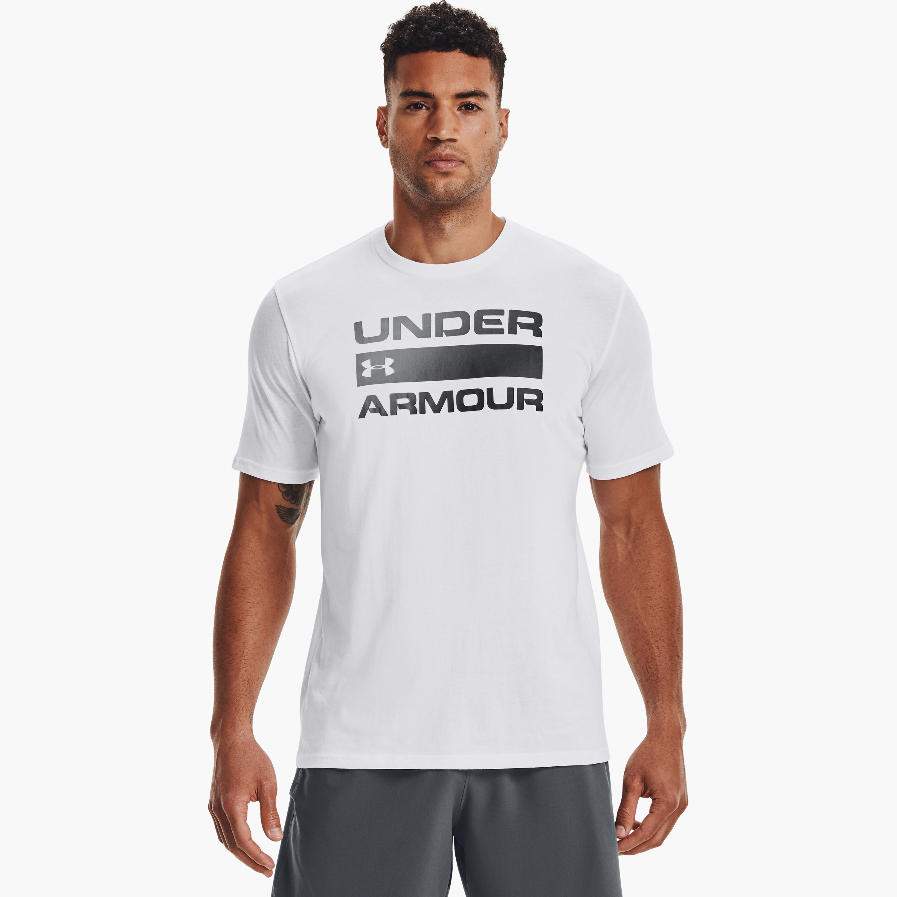 تي شيرت بأكمام قصيرة وياقة دائرية وطبعة فريق من اندر ارمر | 1329582-men-clothing-sportswearandactivewear-tshirtsandpolos-image-5