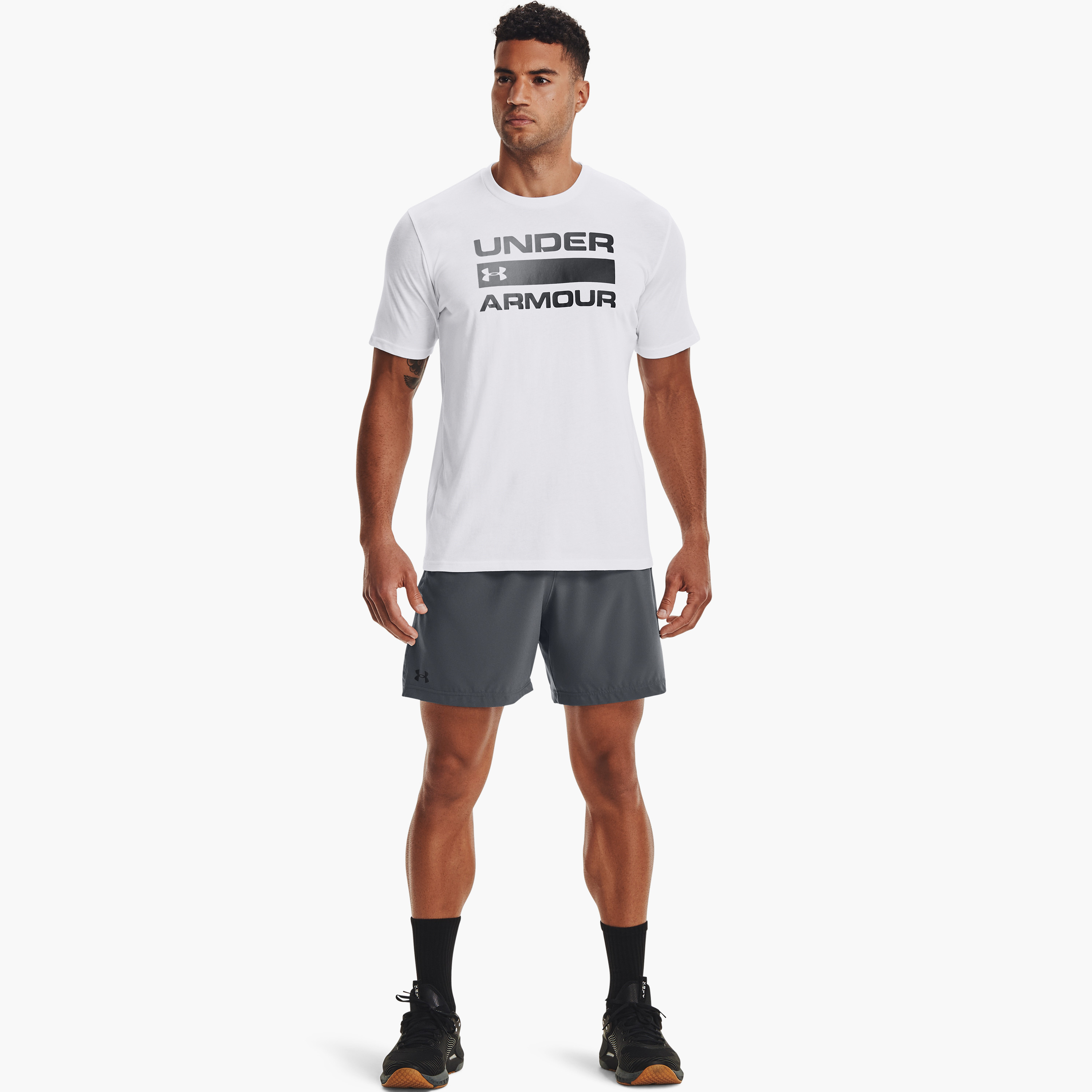 تي شيرت بأكمام قصيرة وياقة دائرية وطبعة فريق من اندر ارمر | 1329582-men-clothing-sportswearandactivewear-tshirtsandpolos-image-6