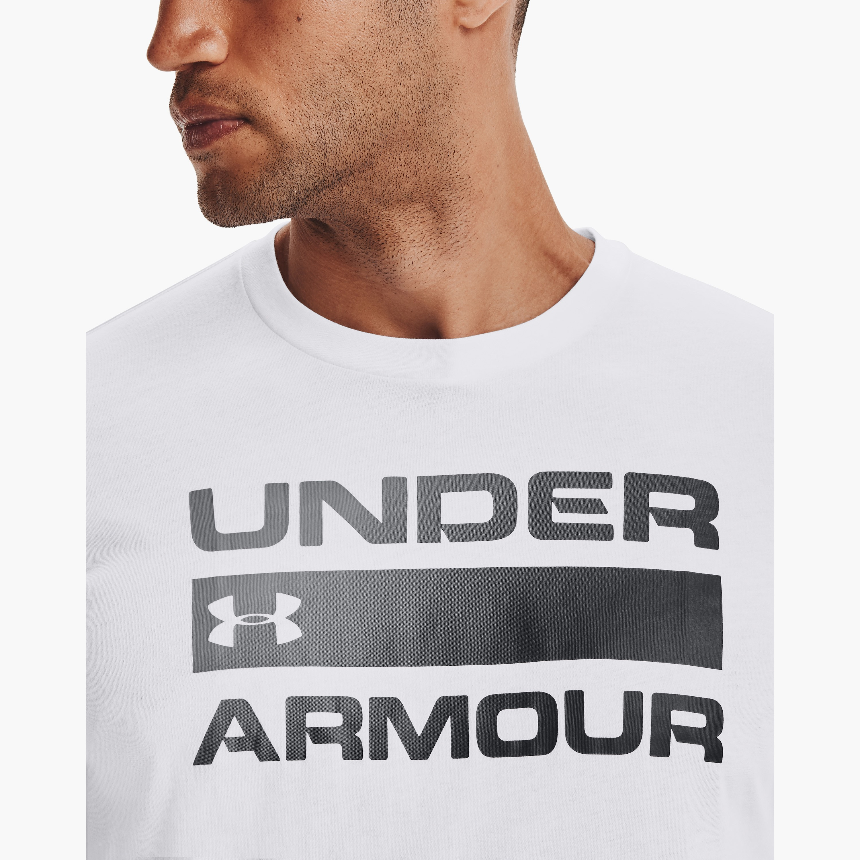 تي شيرت بأكمام قصيرة وياقة دائرية وطبعة فريق من اندر ارمر | 1329582-men-clothing-sportswearandactivewear-tshirtsandpolos-image-7