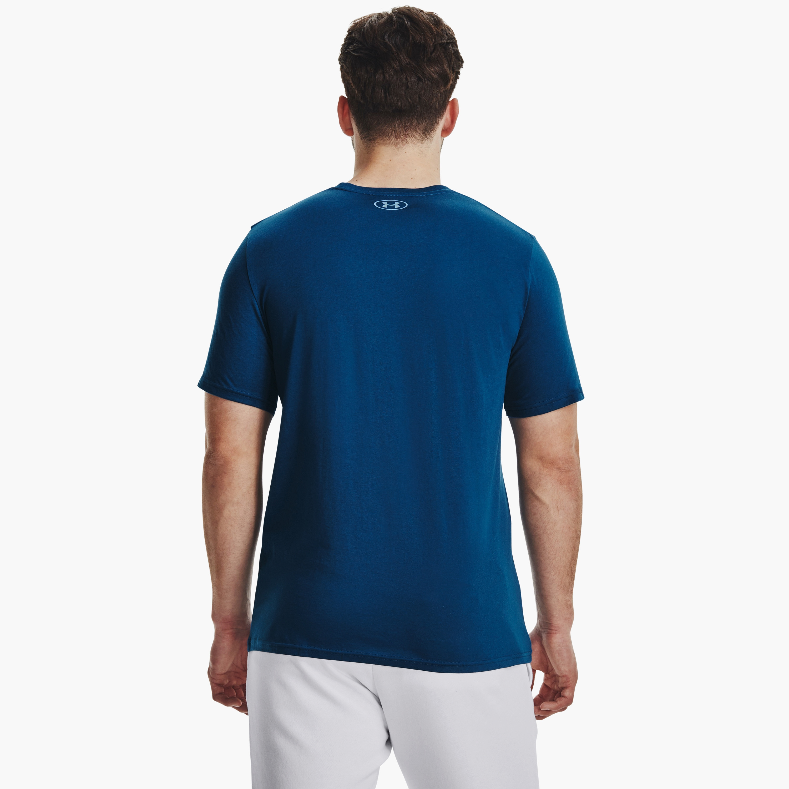 تي شيرت بأكمام قصيرة وياقة دائرية وطبعة فريق من اندر ارمر | 1329582-men-clothing-sportswearandactivewear-tshirtsandpolos-image-12