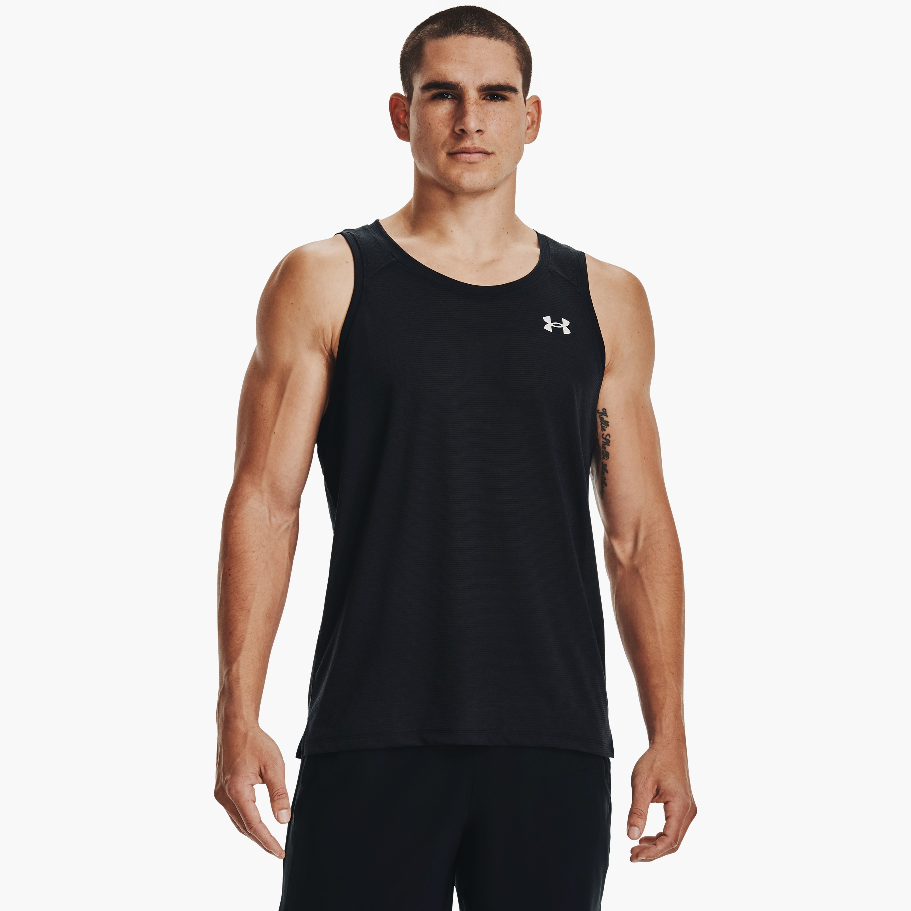 تيشيرت بشعار من اندر ارمر ستريكار برقبة مستديرة بلا أكمام | 1361468-men-clothing-sportswearandactivewear-tshirtsandpolos-image-1