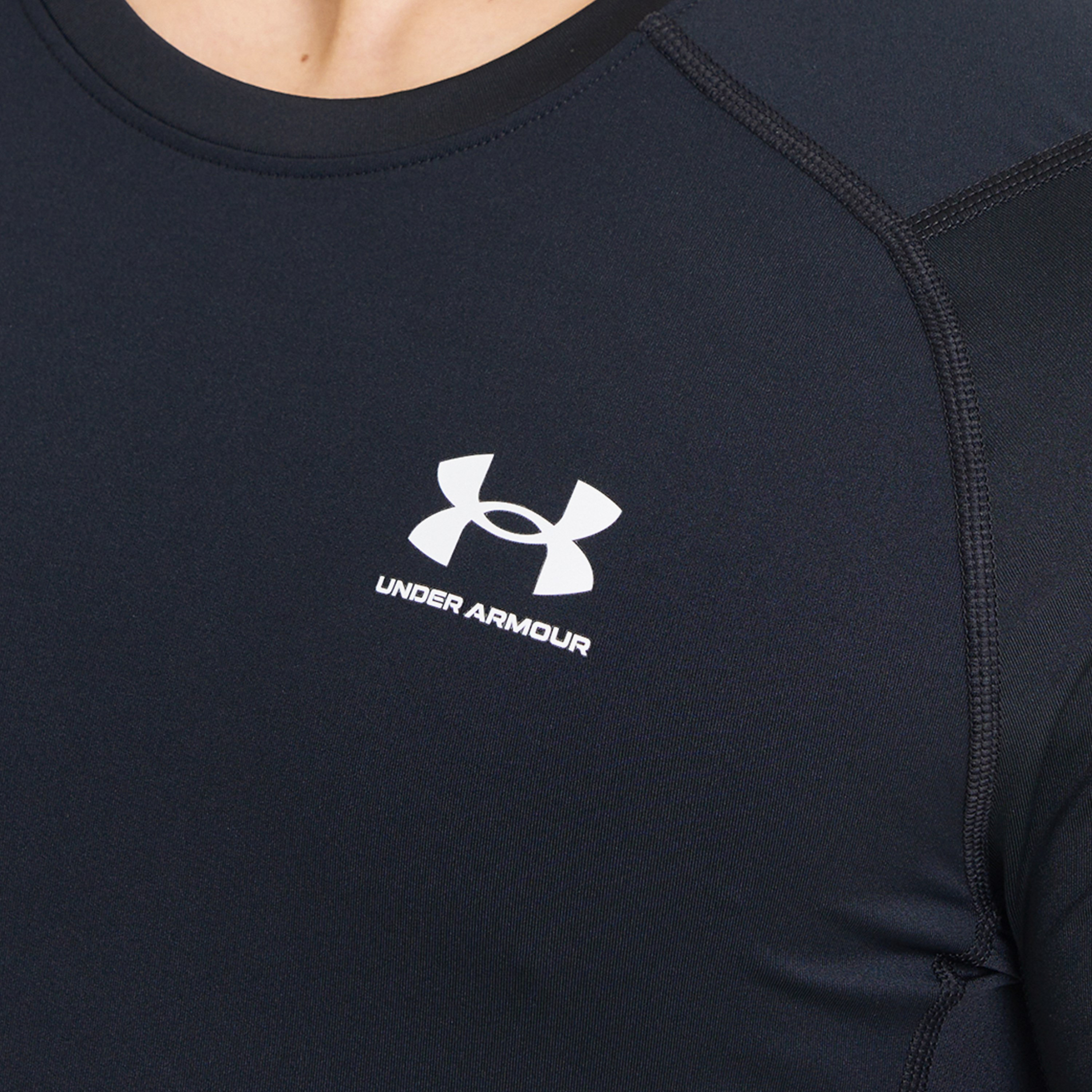 تي شيرت بأكمام قصيرة وياقة دائرية وشعار أتش جي كومب من اندر ارمر | 1361518-men-clothing-sportswearandactivewear-tshirtsandpolos-image-3