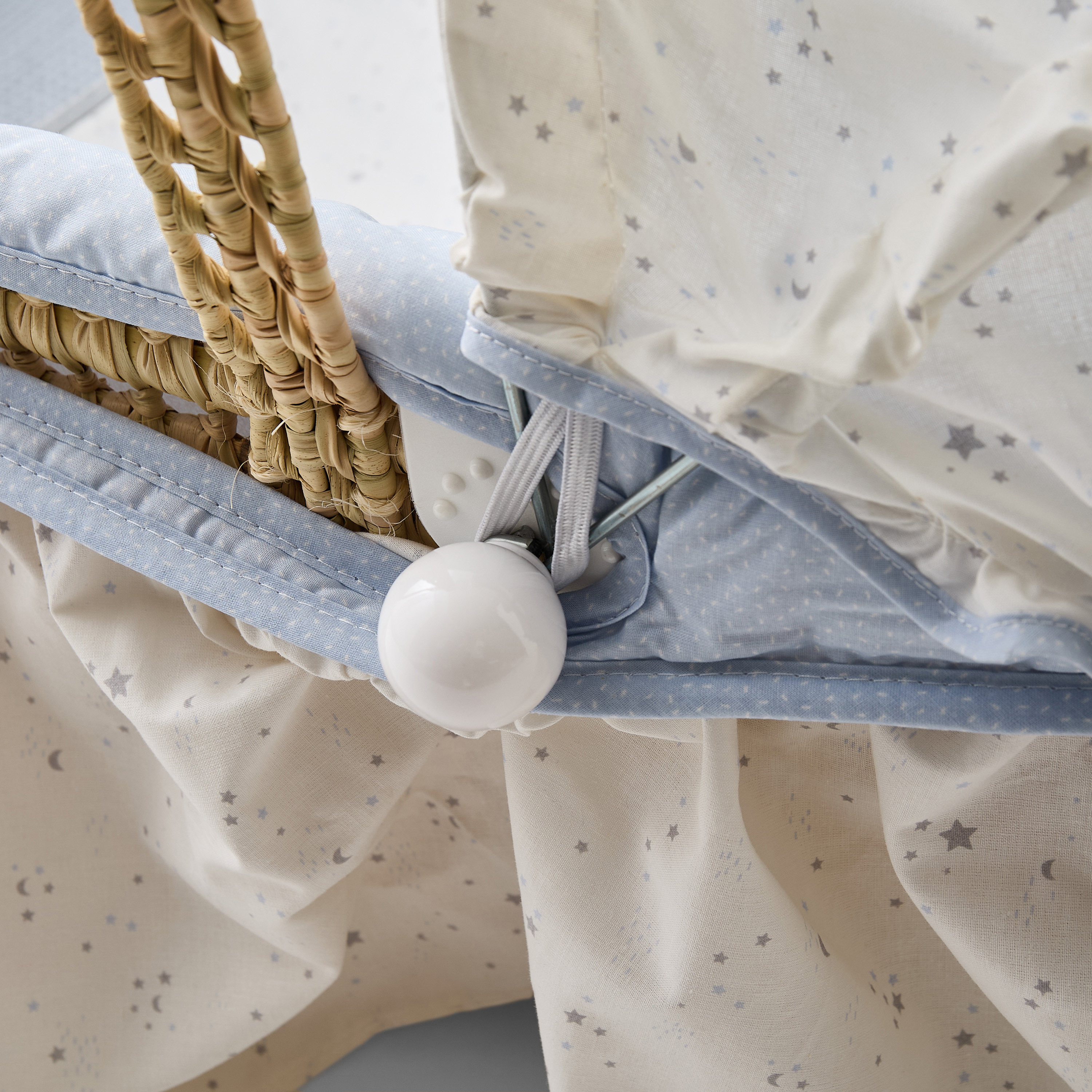 Cambrass Moses Basket with Handles and Hood-baby-nursery-furniture-cribsandbeds-bassinets-image-7