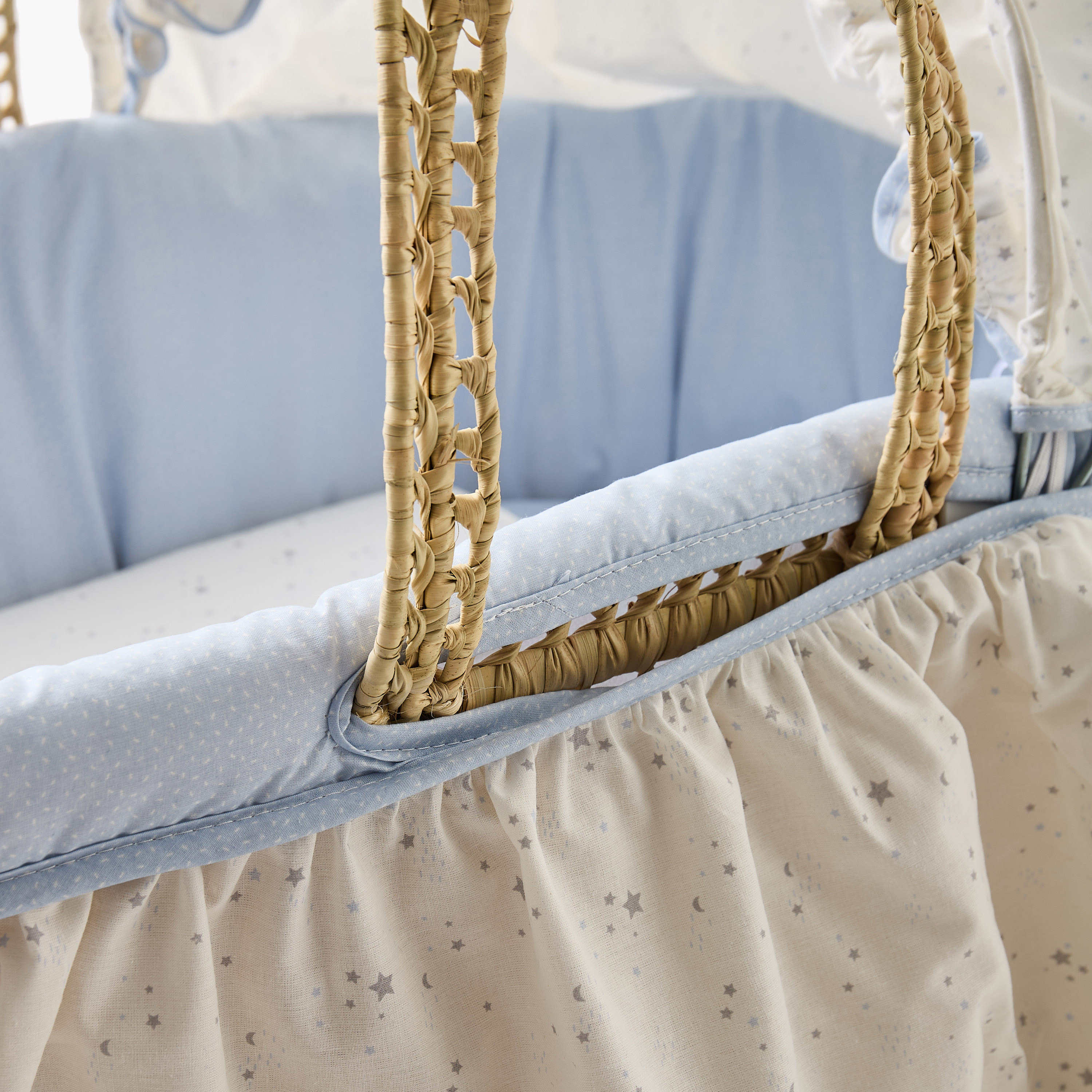 Cambrass Moses Basket with Handles and Hood-baby-nursery-furniture-cribsandbeds-bassinets-image-8