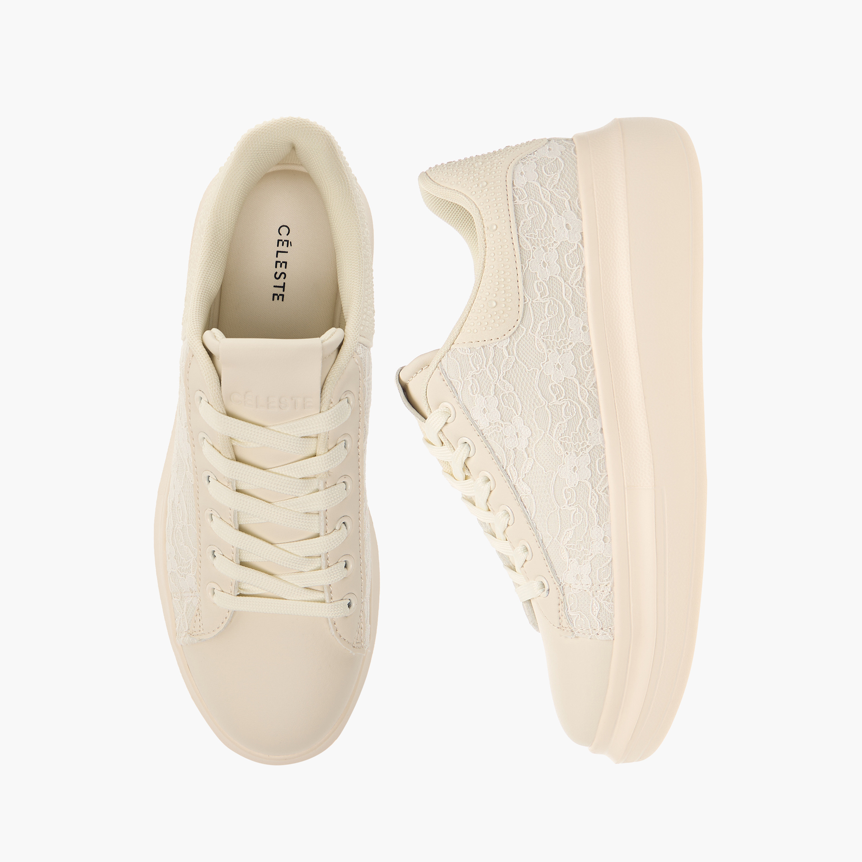 حذاء سنيكرز بدانتيل بارز الملمس ورباط إغلاق للنساء من سيليست-women-shoes-sneakers-image-1