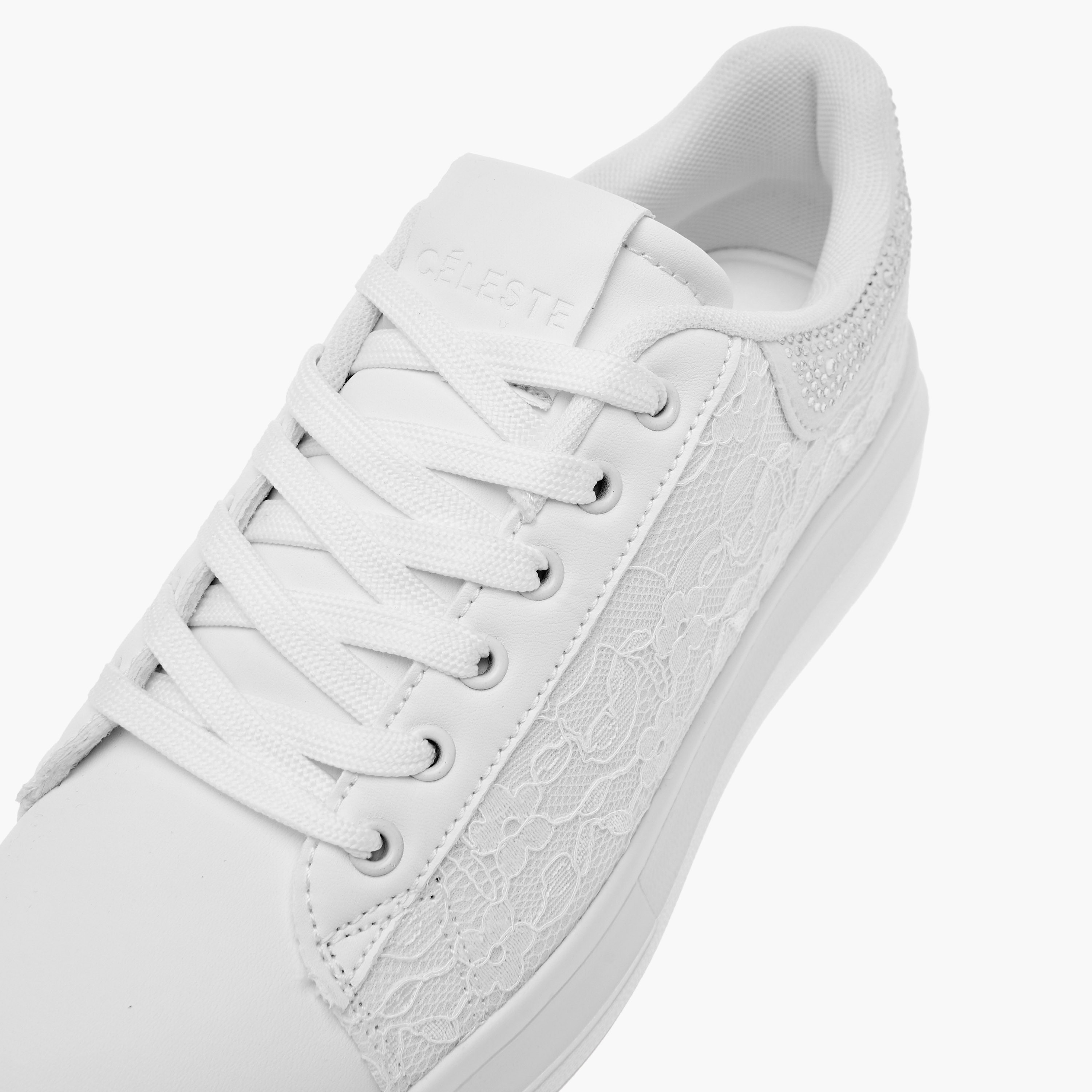 حذاء سنيكرز بدانتيل بارز الملمس ورباط إغلاق للنساء من سيليست-women-shoes-sneakers-image-4