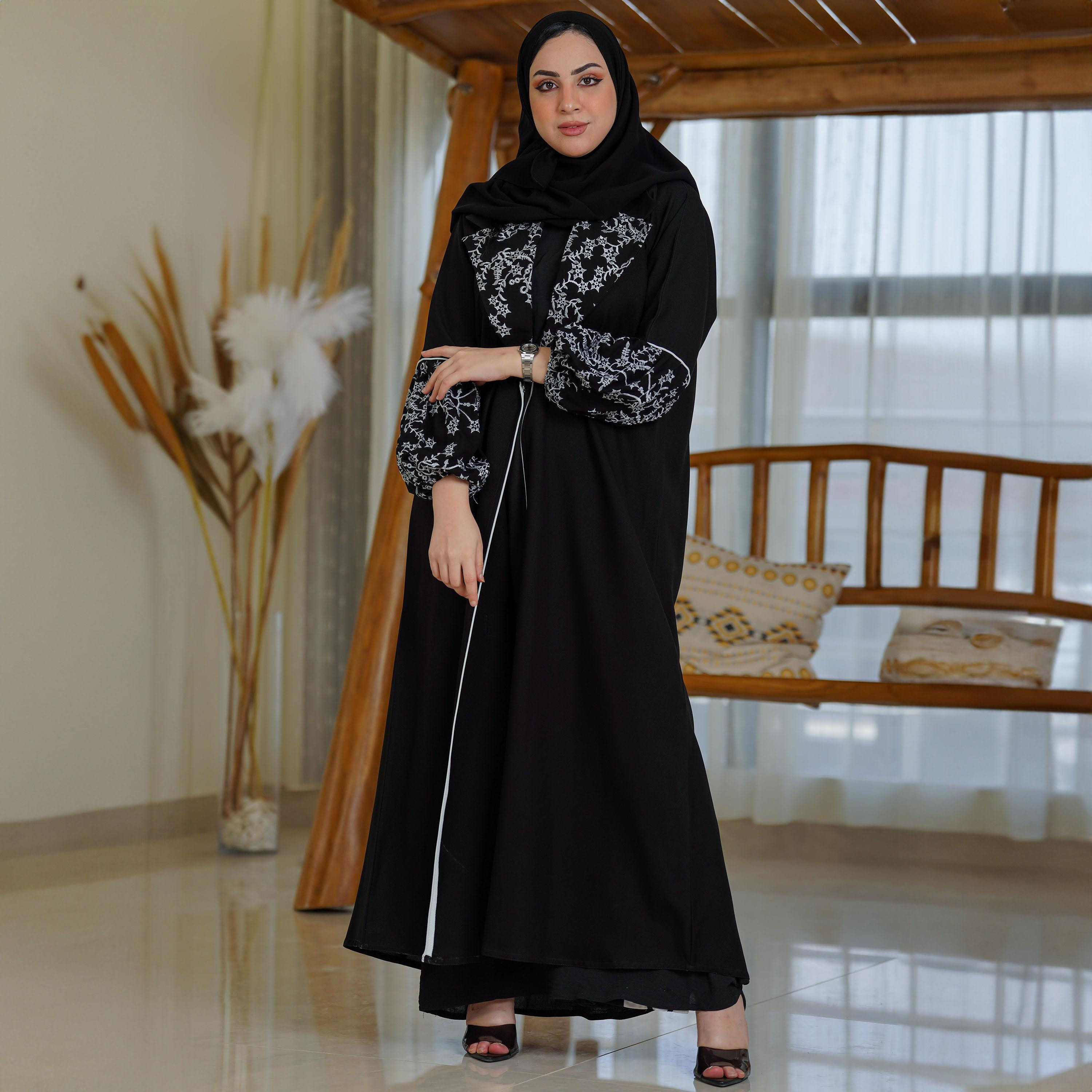 عباية زاهية سوداء مطرزة بطية صدر من شال مع طرحة-women-arabicclothing-abayas-image-1
