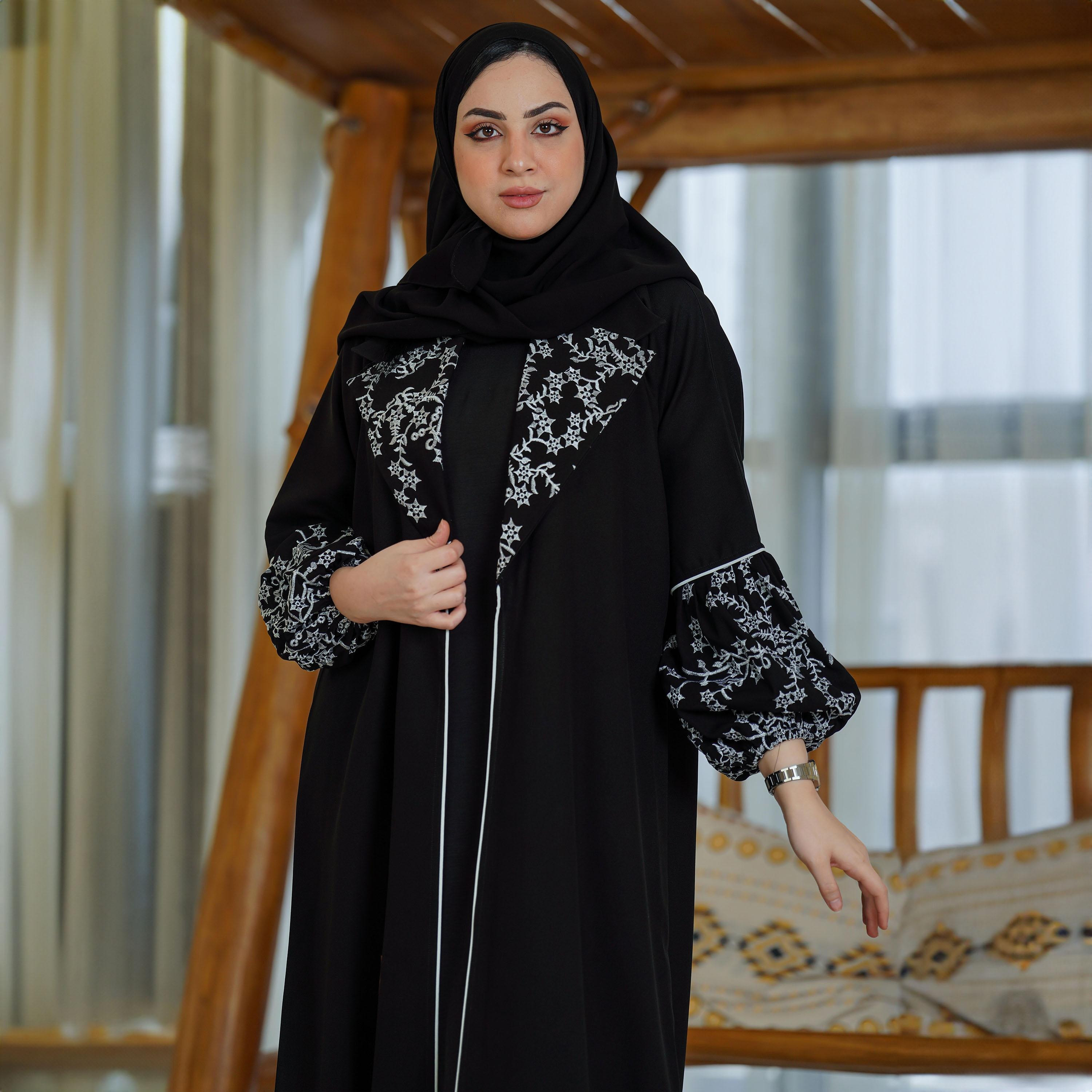 عباية زاهية سوداء مطرزة بطية صدر من شال مع طرحة-women-arabicclothing-abayas-image-2