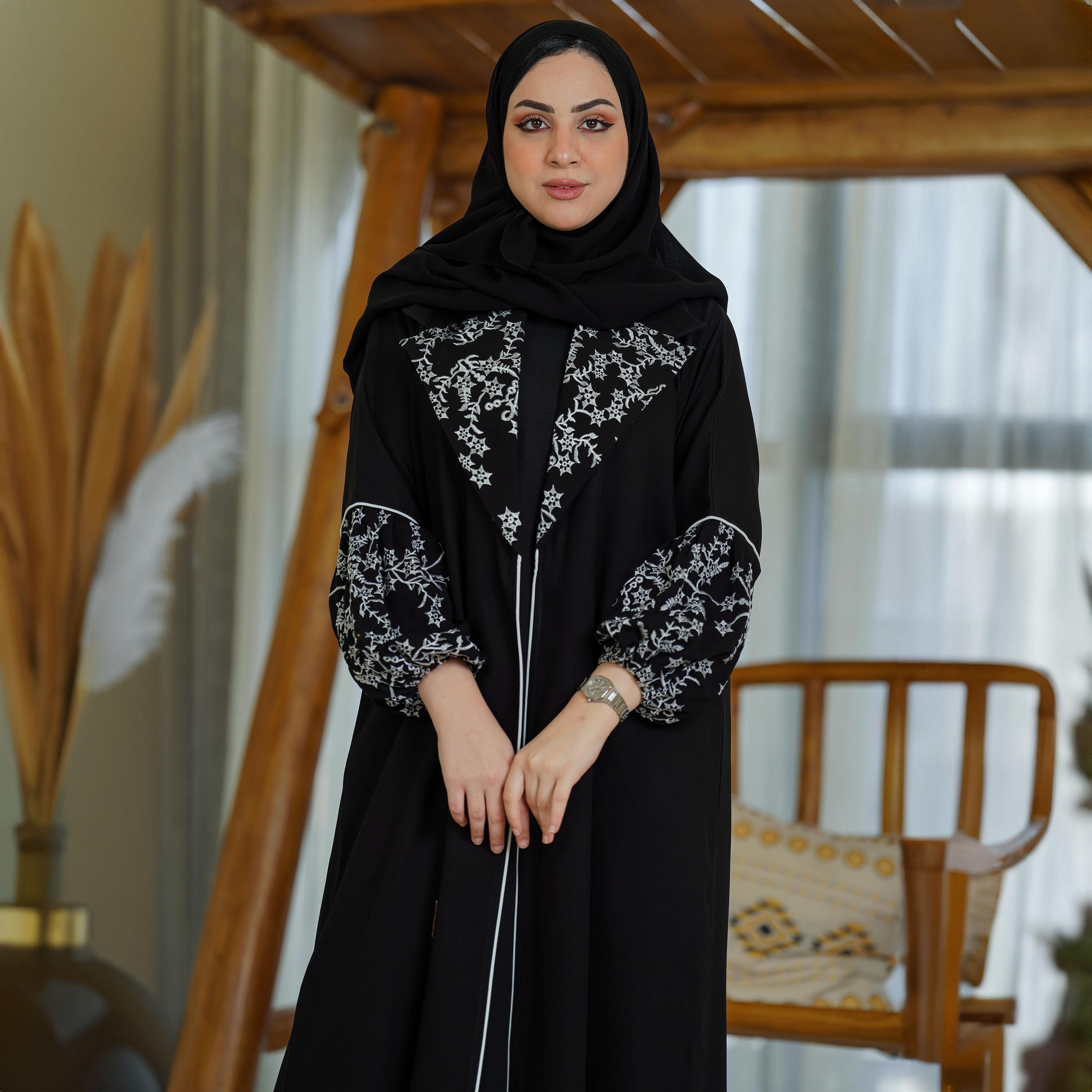 عباية زاهية سوداء مطرزة بطية صدر من شال مع طرحة-women-arabicclothing-abayas-image-4