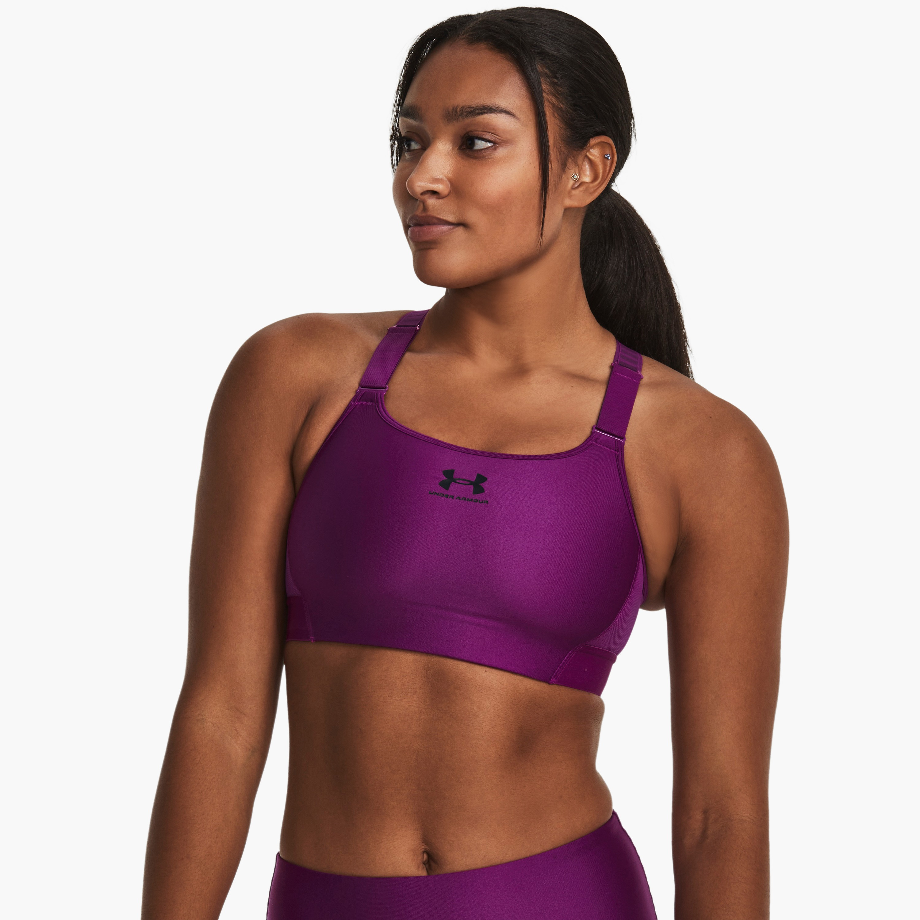 حمالة صدر رياضية بدون أكمام بفتحة رقبة عالية وشعار أتش جي من اندر ارمور | 1379195-women-clothing-sportswearandactivewear-sportsbras-image-1