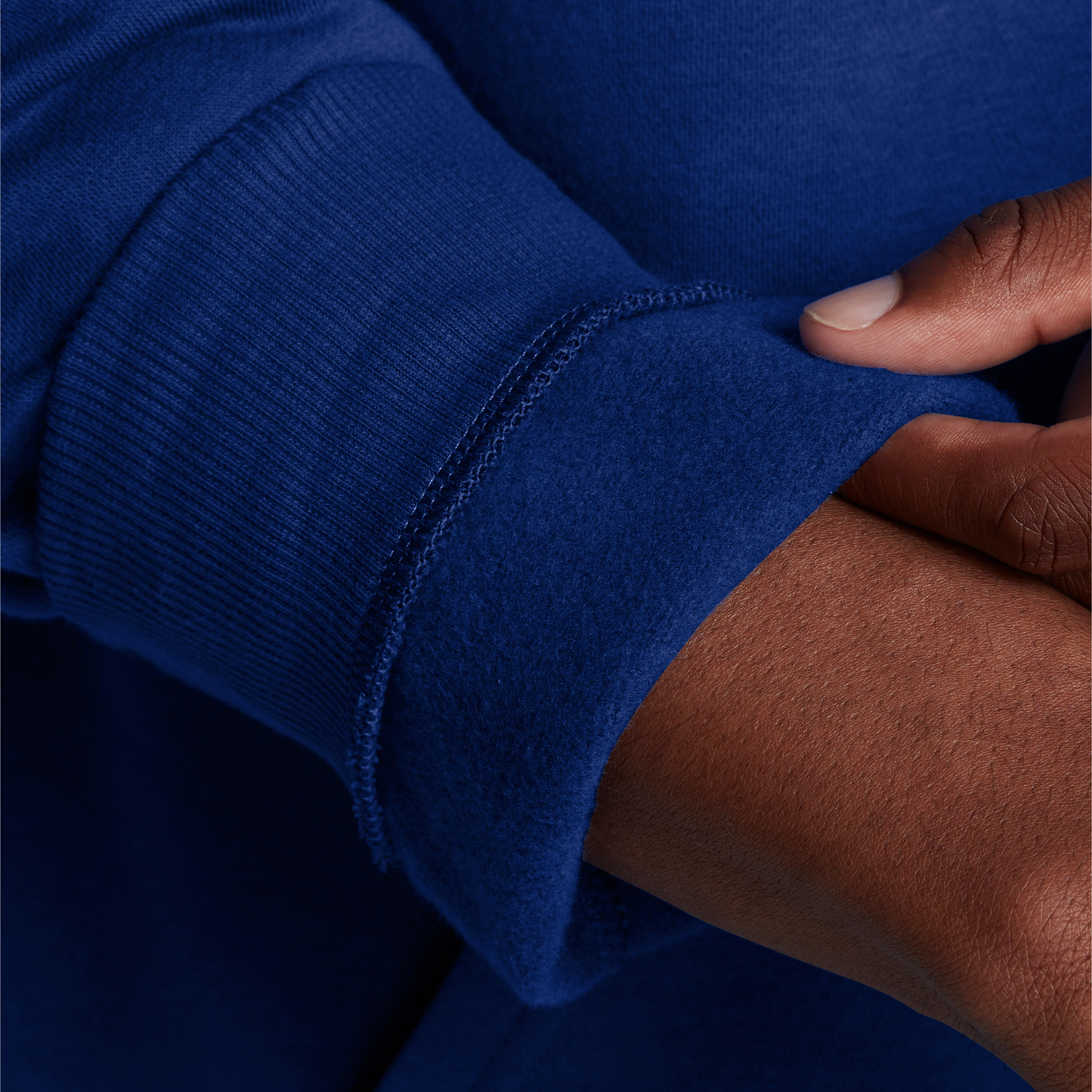 هوديس بغطاء للرأس وأكمام طويلة وشعار مطبوع من اندر ارمور | 1379758-men-winterwear-hoodiesandsweatshirts-image-15