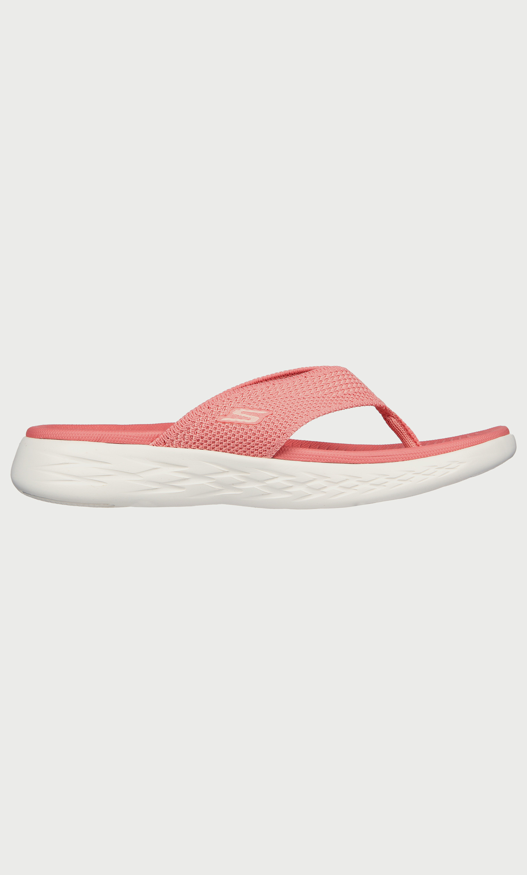 فليب فلوبز من سكيتشرز اون ذا جو للنساء مع غوغا مات 140703-women-shoes-flipflopsandslides-image-2