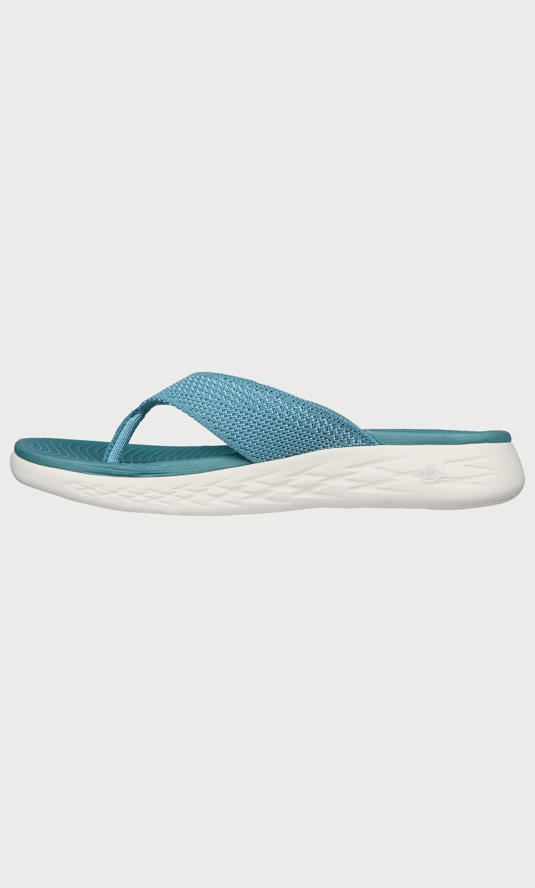 فليب فلوبز من سكيتشرز اون ذا جو للنساء مع غوغا مات 140703-women-shoes-flipflopsandslides-image-6