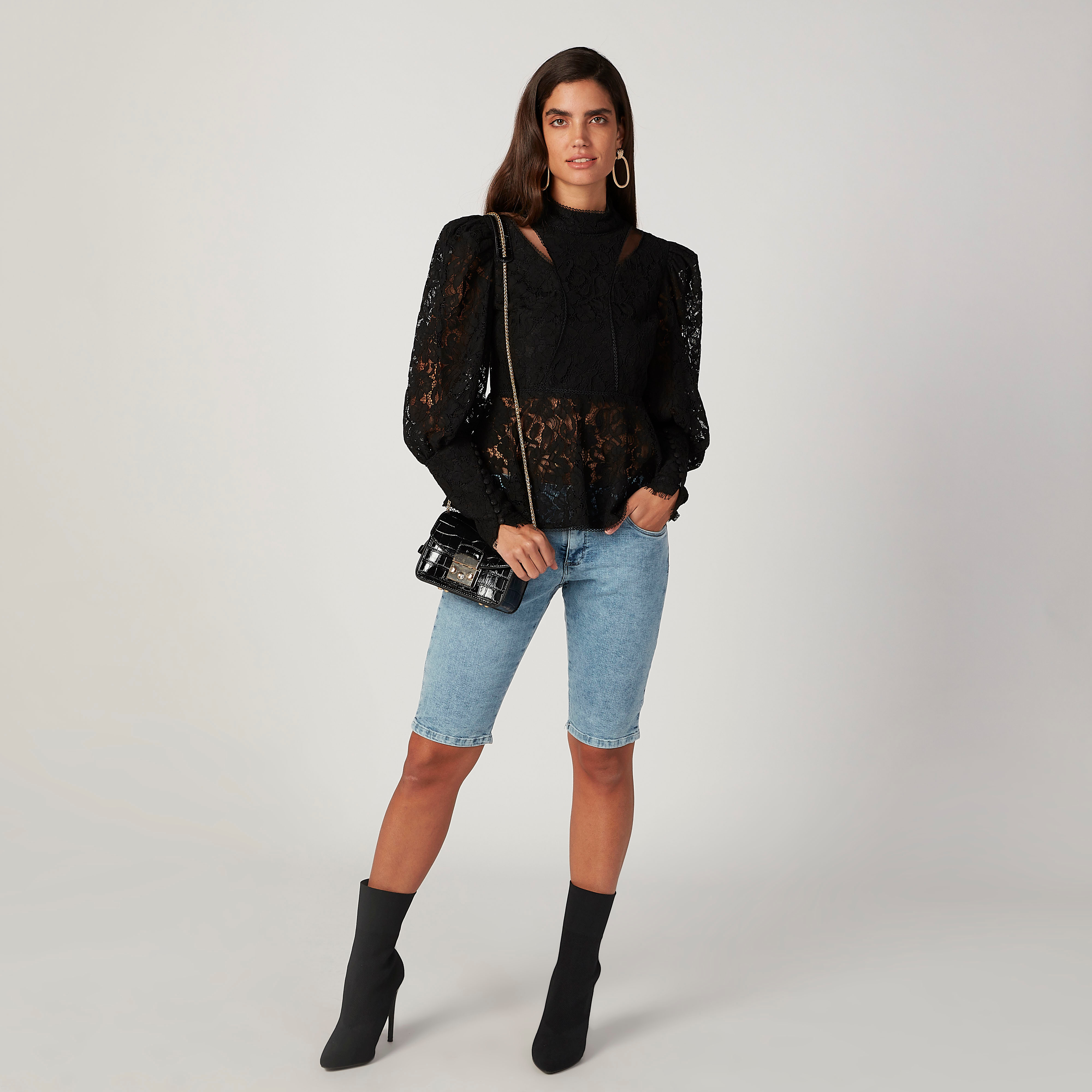 بلوزة دانتيل بياقة عالية وأكمام طويلة من إيل-women-clothing-shirtsandblouses-blouses-image-2