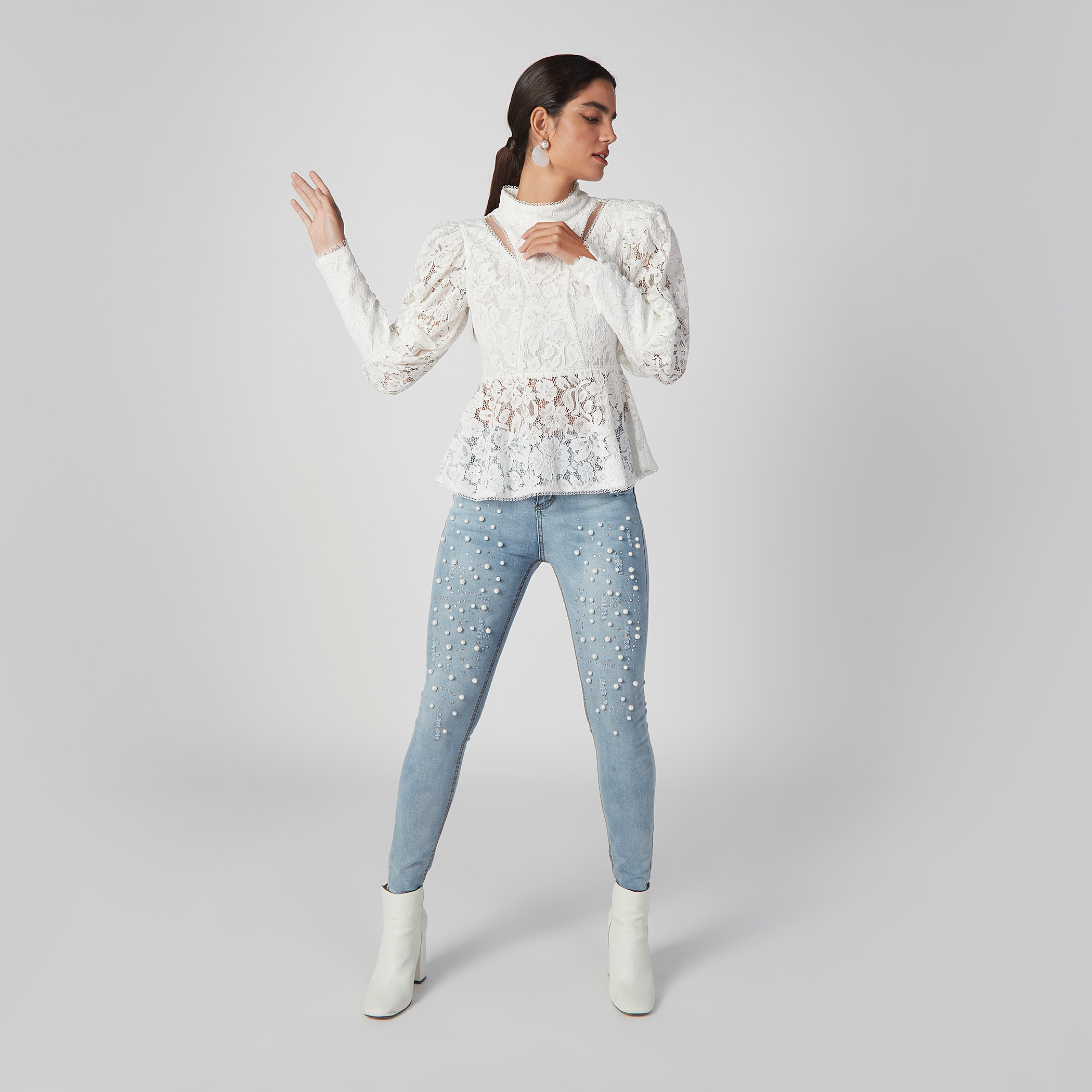 بلوزة دانتيل بياقة عالية وأكمام طويلة من إيل-women-clothing-shirtsandblouses-blouses-image-7