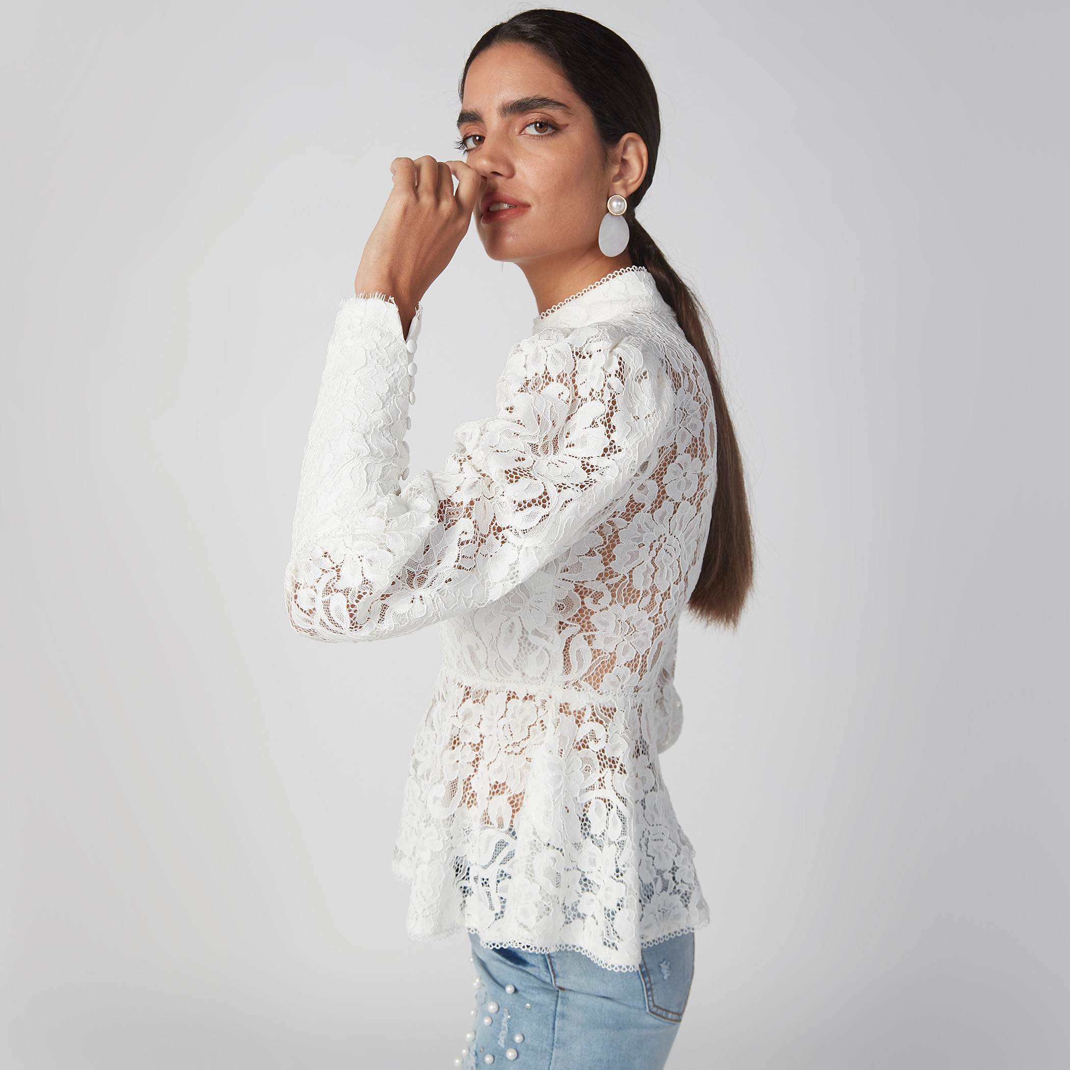 بلوزة دانتيل بياقة عالية وأكمام طويلة من إيل-women-clothing-shirtsandblouses-blouses-image-10