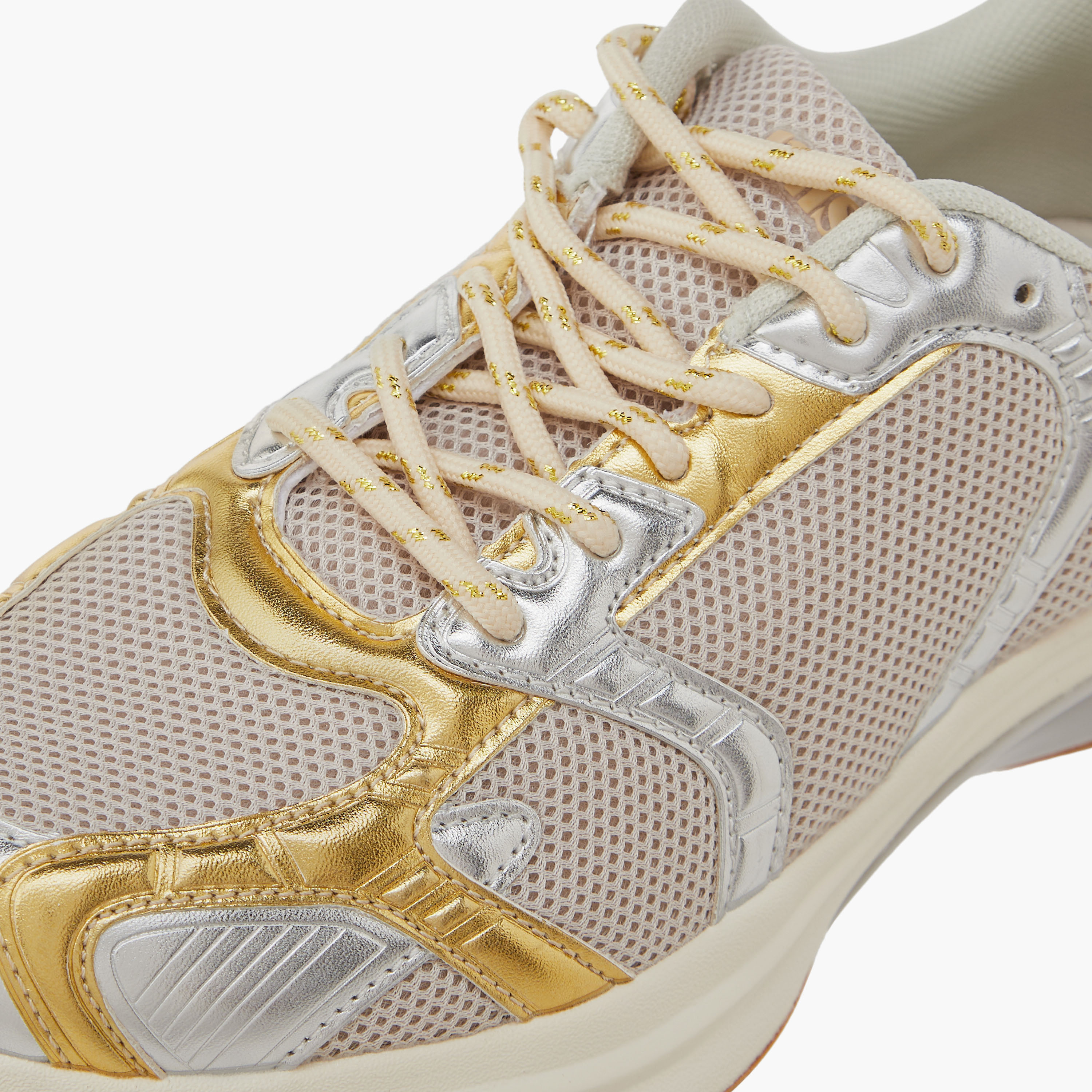 حذاء سنيكرز بألواح ورباط إغلاق من ميسي-women-shoes-sneakers-image-4