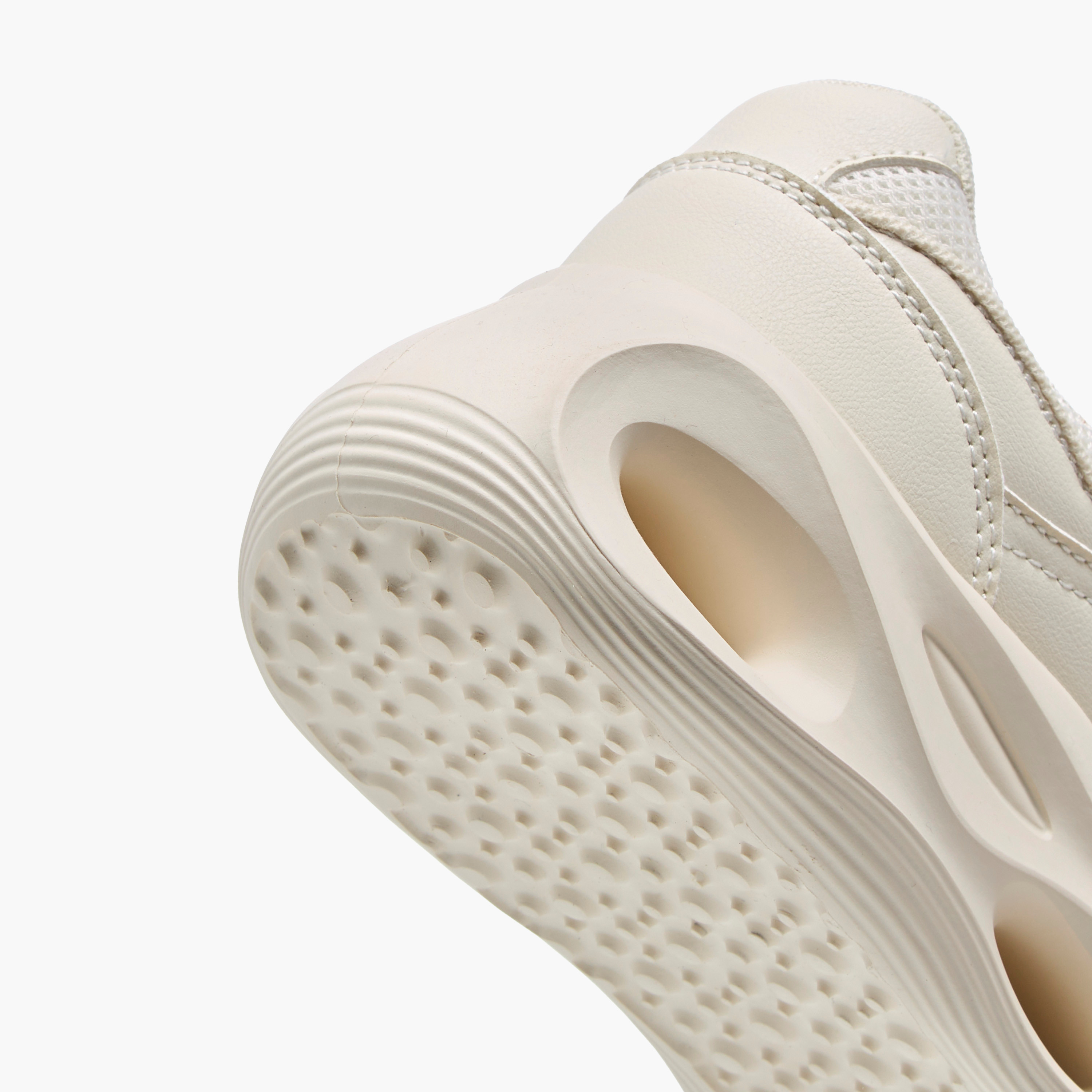 حذاء سنيكرز برباط إغلاق من ميسي-women-shoes-sneakers-image-5