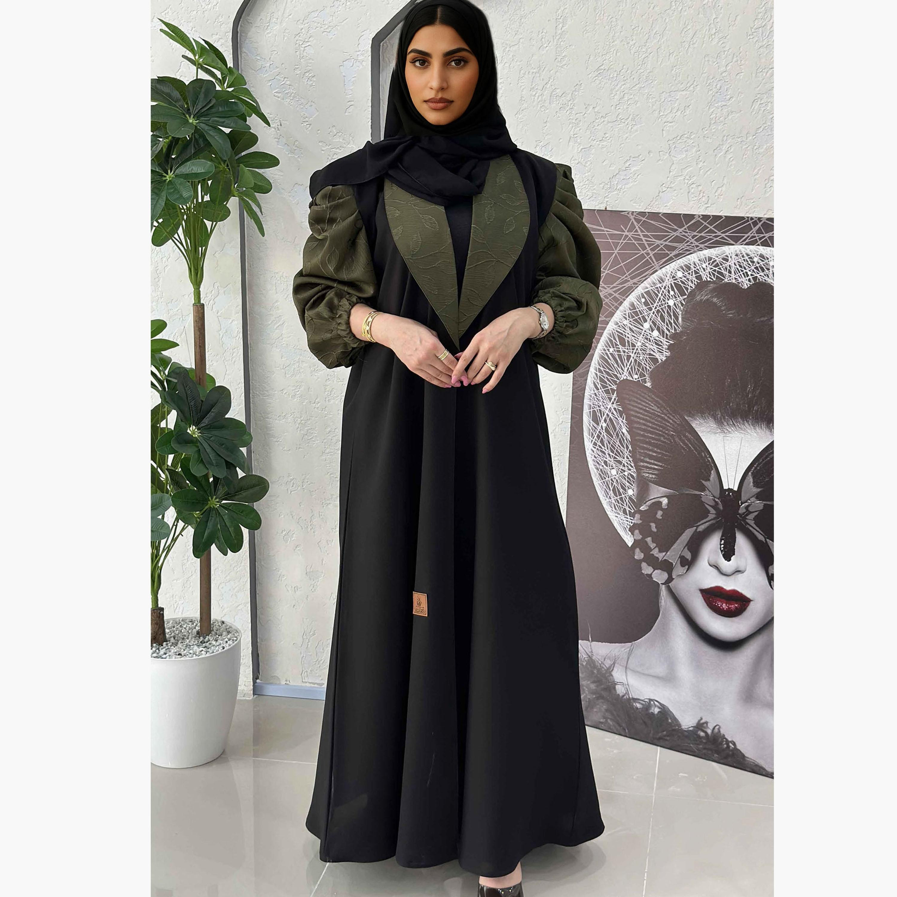عباية زاهية سوداء مطرزة بطية صدر من شال بأكمام منفوخة مع طرحة-women-arabicclothing-abayas-image-2