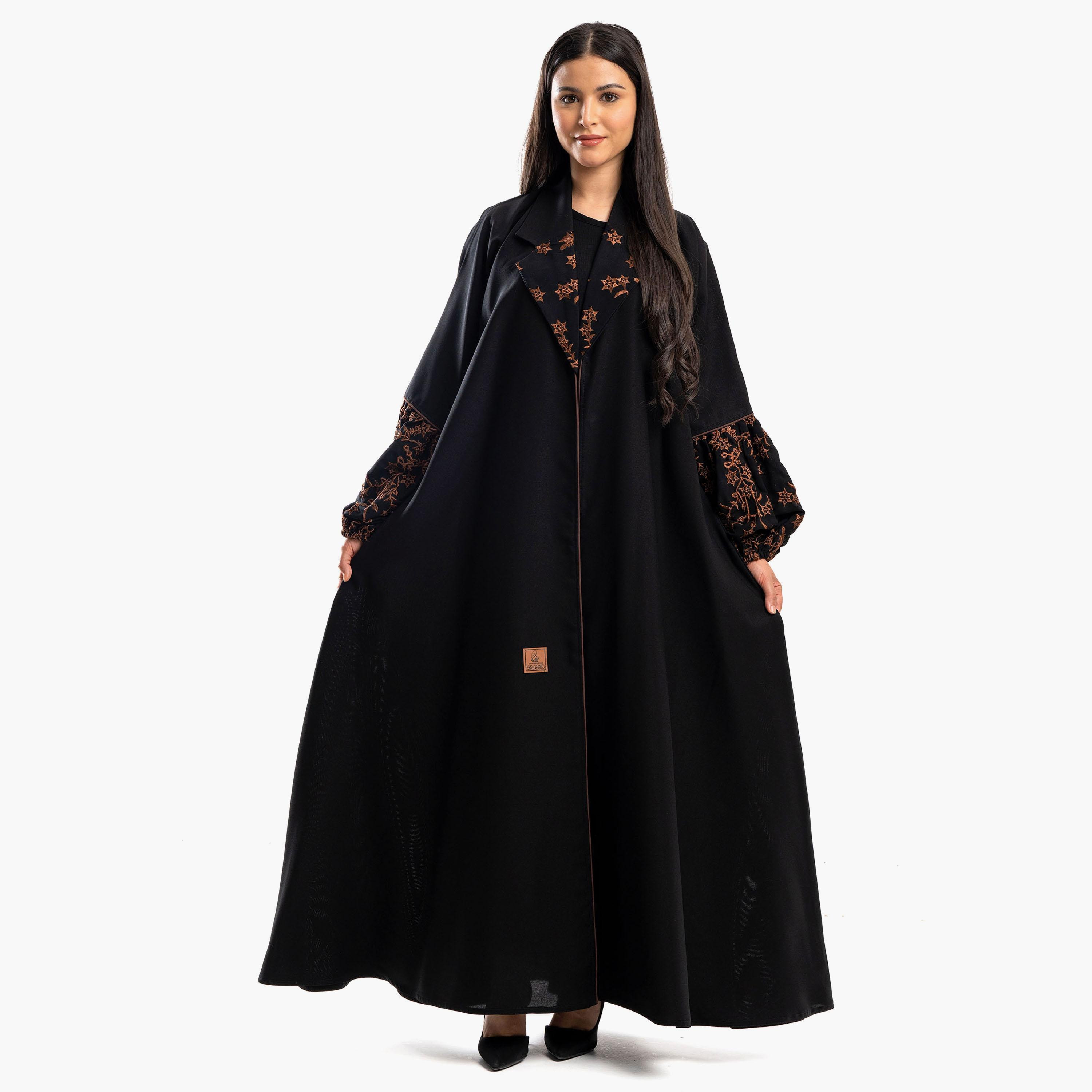 عباية زاهية سوداء مطرزة بطية صدر مدببة مع طرحة-women-arabicclothing-abayas-image-1