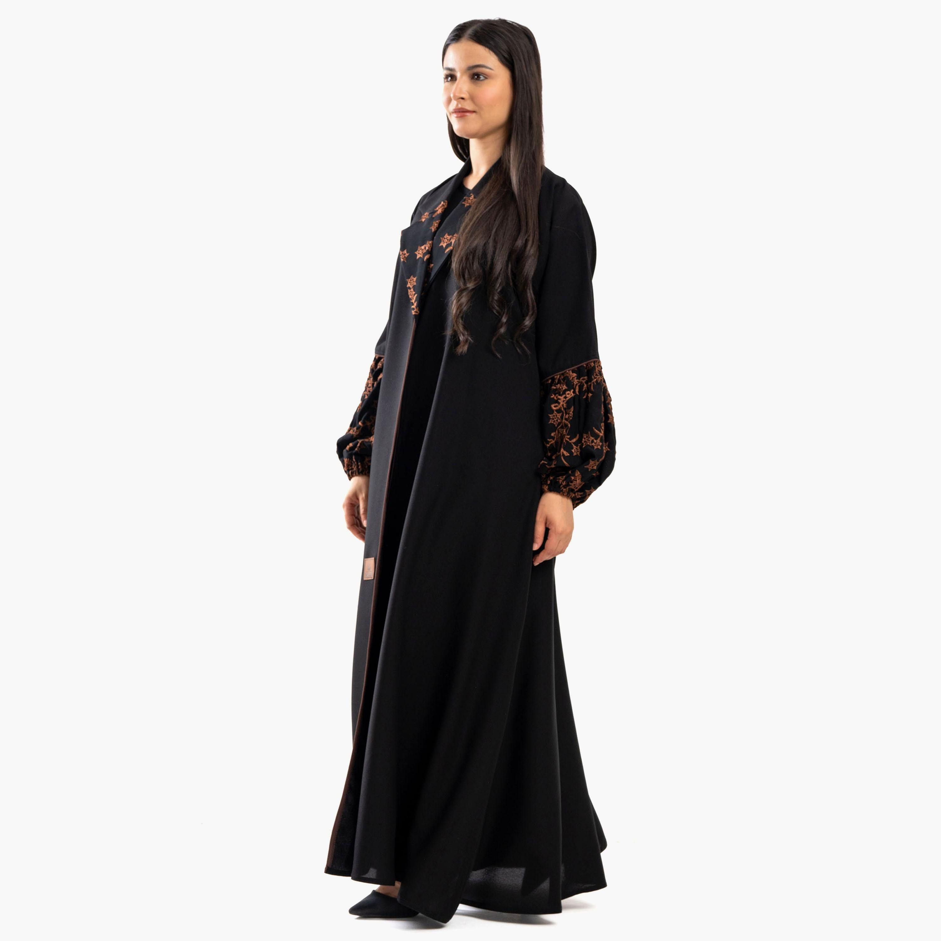 عباية زاهية سوداء مطرزة بطية صدر مدببة مع طرحة-women-arabicclothing-abayas-image-2