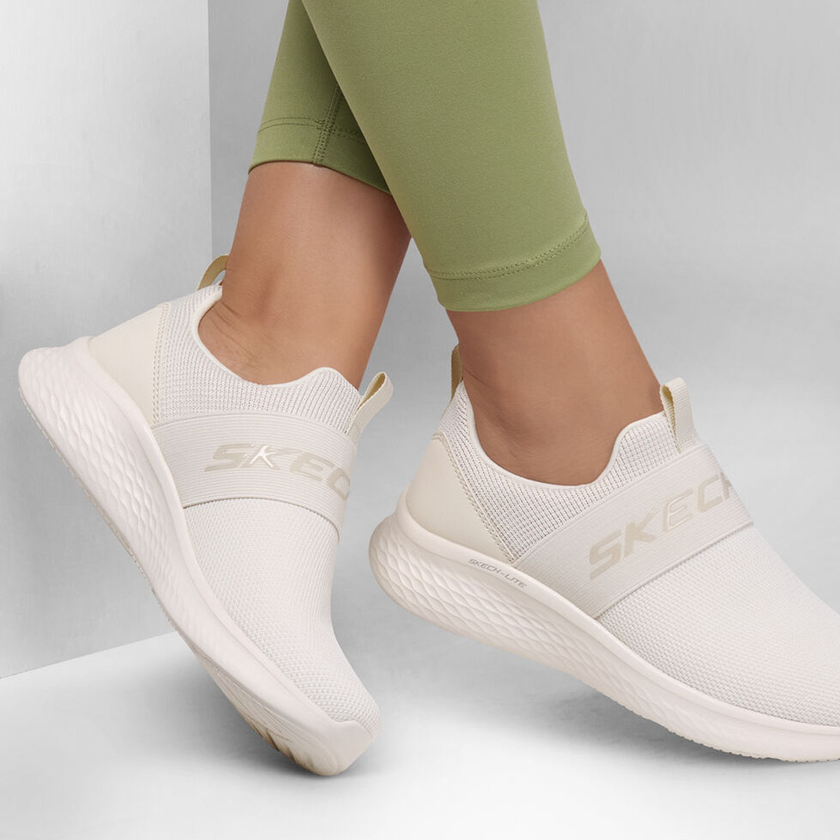 حذاء رياضي سهل الارتداء بتفاصيل شعار للنساء من سكيتشرز - SKECH LITE PRO LIGHT RUSH-sports-women-shoes-image-3