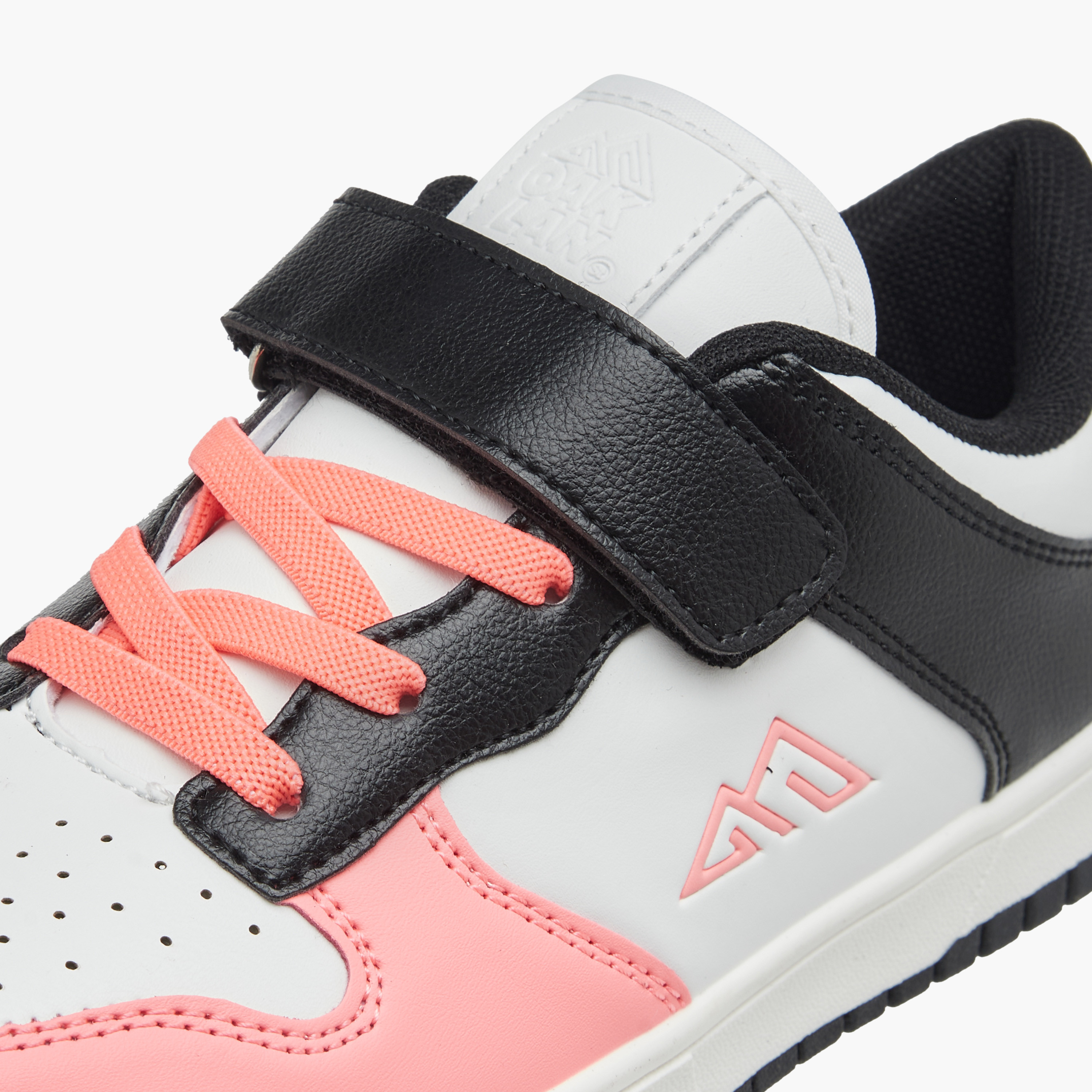 حذاء سنيكرز بقوالب ملونة وشريط إغلاق من أوكلان من شو إكسبريس-girls-shoes-sneakers-image-4