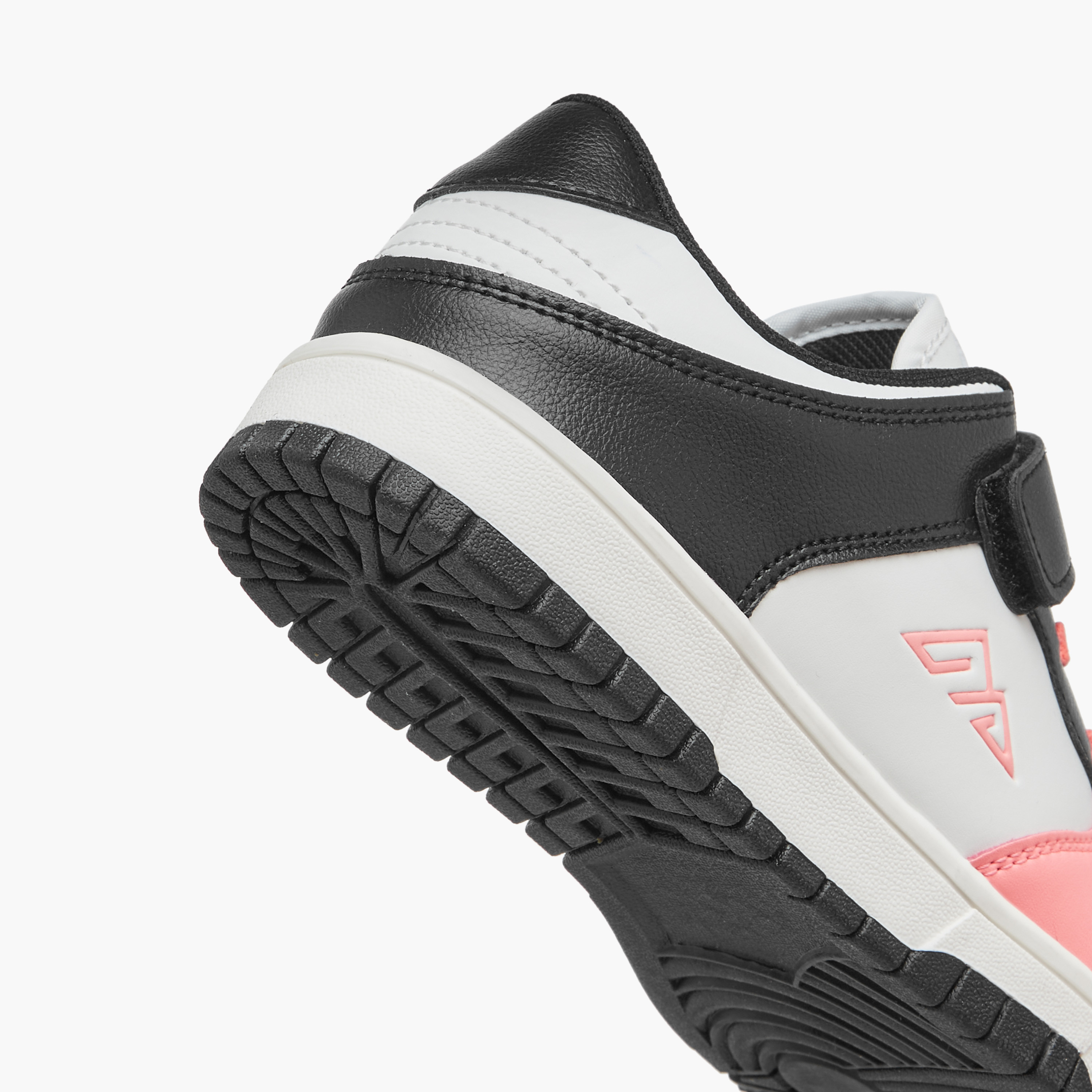 حذاء سنيكرز بقوالب ملونة وشريط إغلاق من أوكلان من شو إكسبريس-girls-shoes-sneakers-image-5