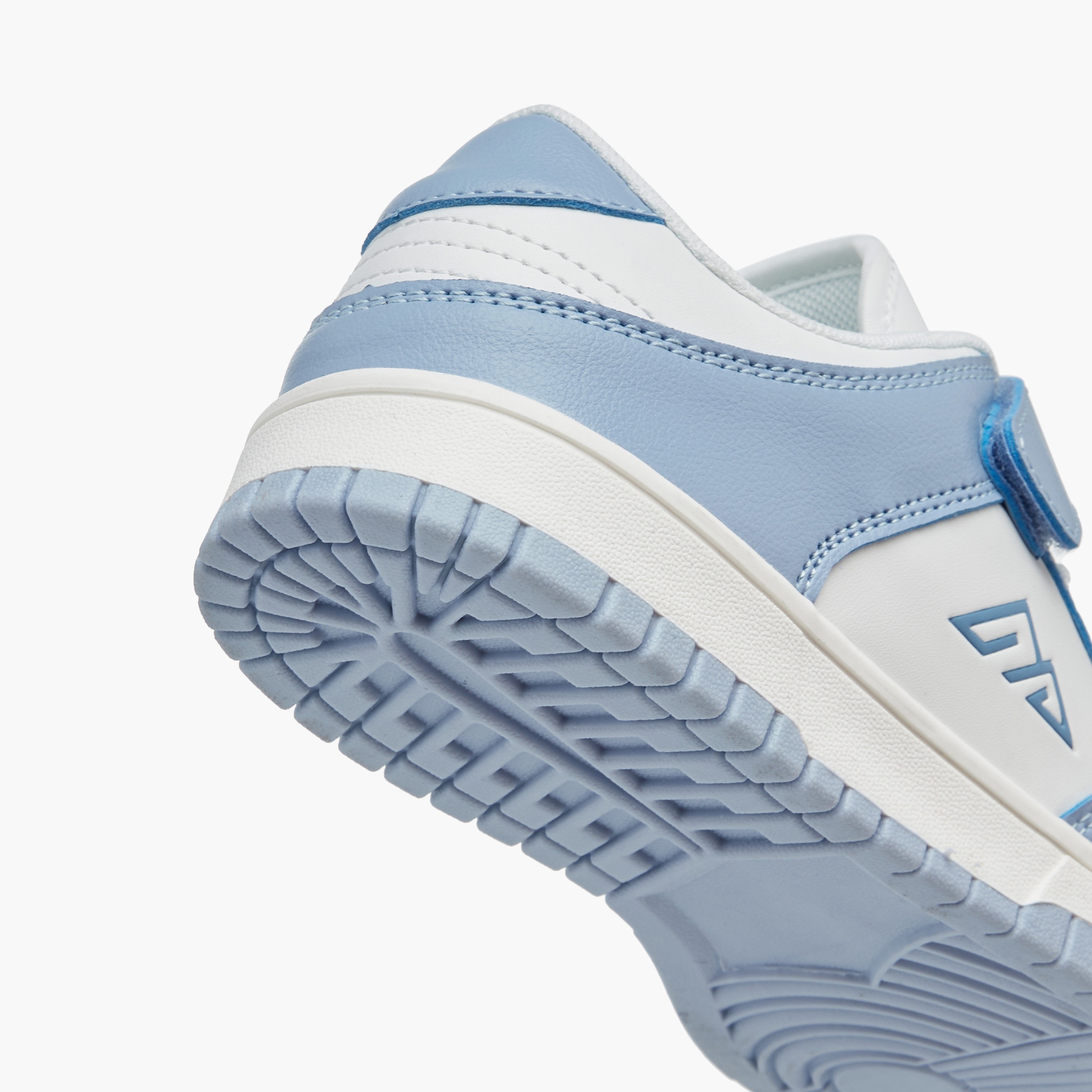 حذاء رياضي متعدد التصاميم بشريط إغلاق لاصق من أوكلان من شو إكسبرس-girls-shoes-sneakers-image-5