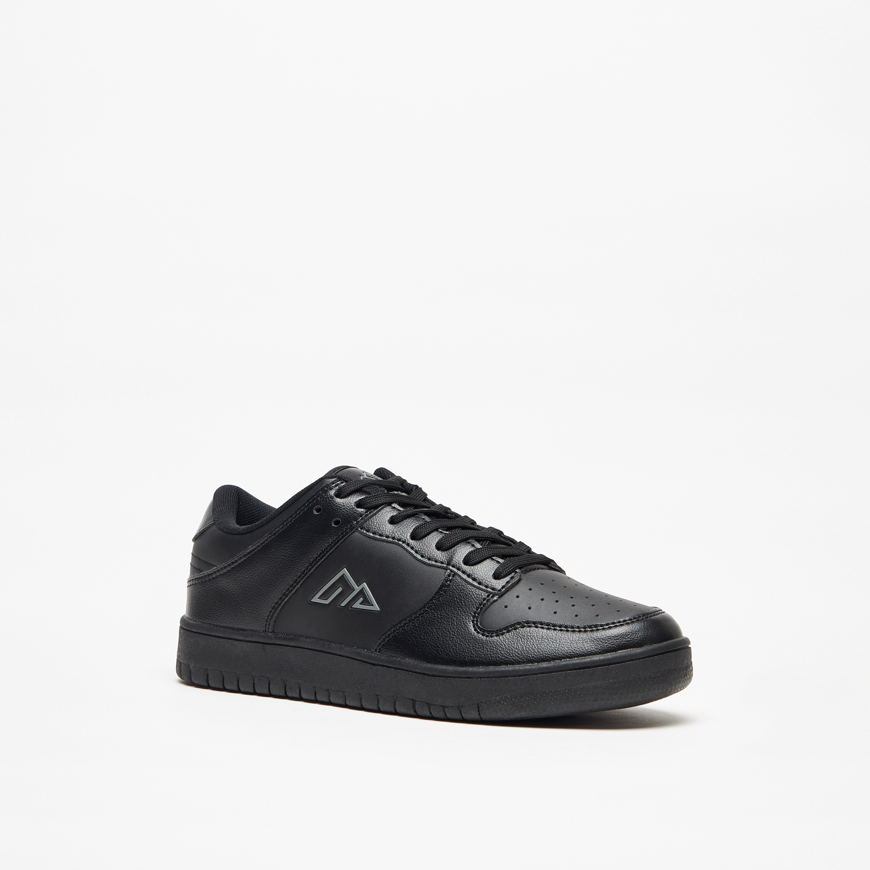 حذاء سنيكرز برباط إغلاق وشعار من أوكلان من شوإكسبريس-men-shoes-sneakers-image-1