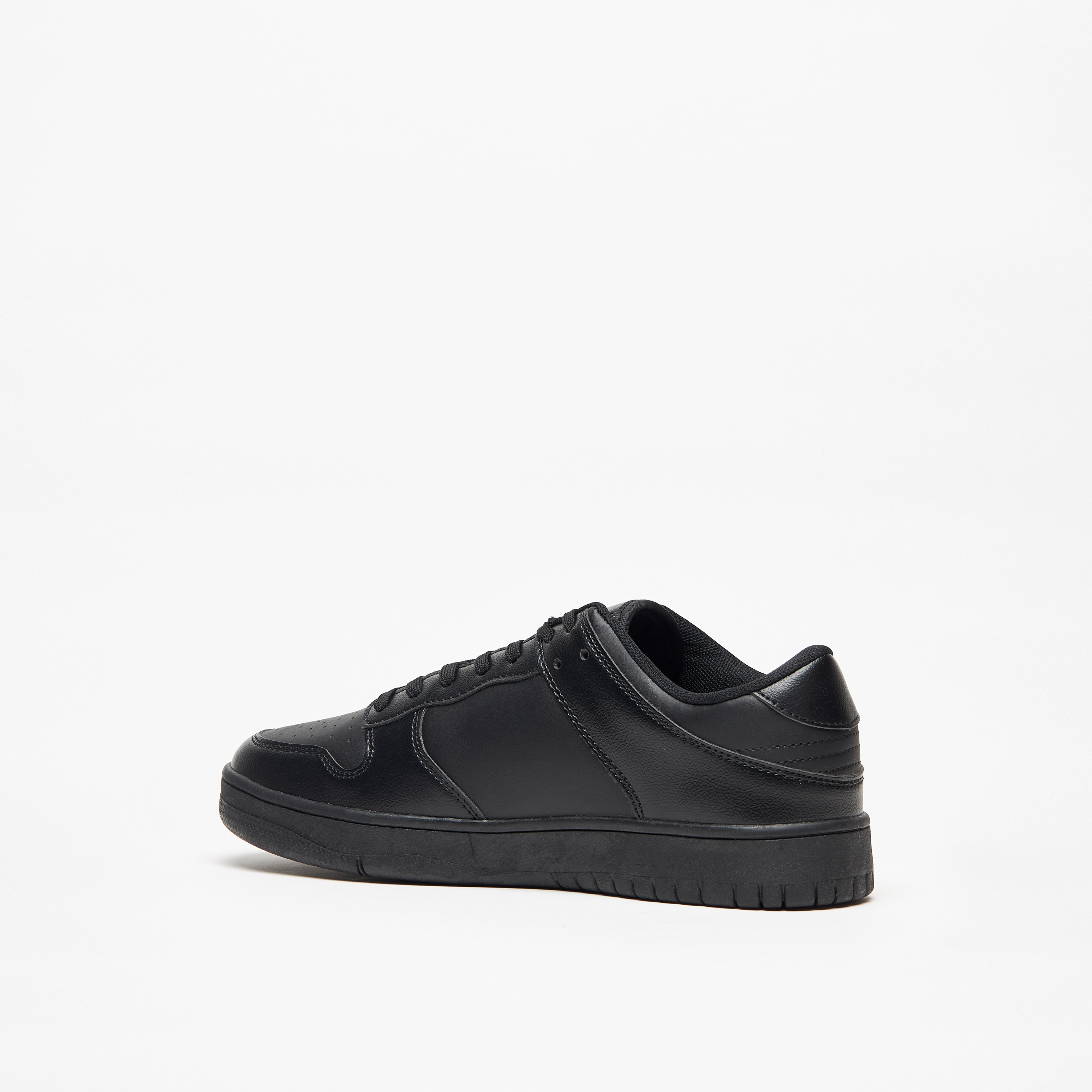 حذاء سنيكرز برباط إغلاق وشعار من أوكلان من شوإكسبريس-men-shoes-sneakers-image-2