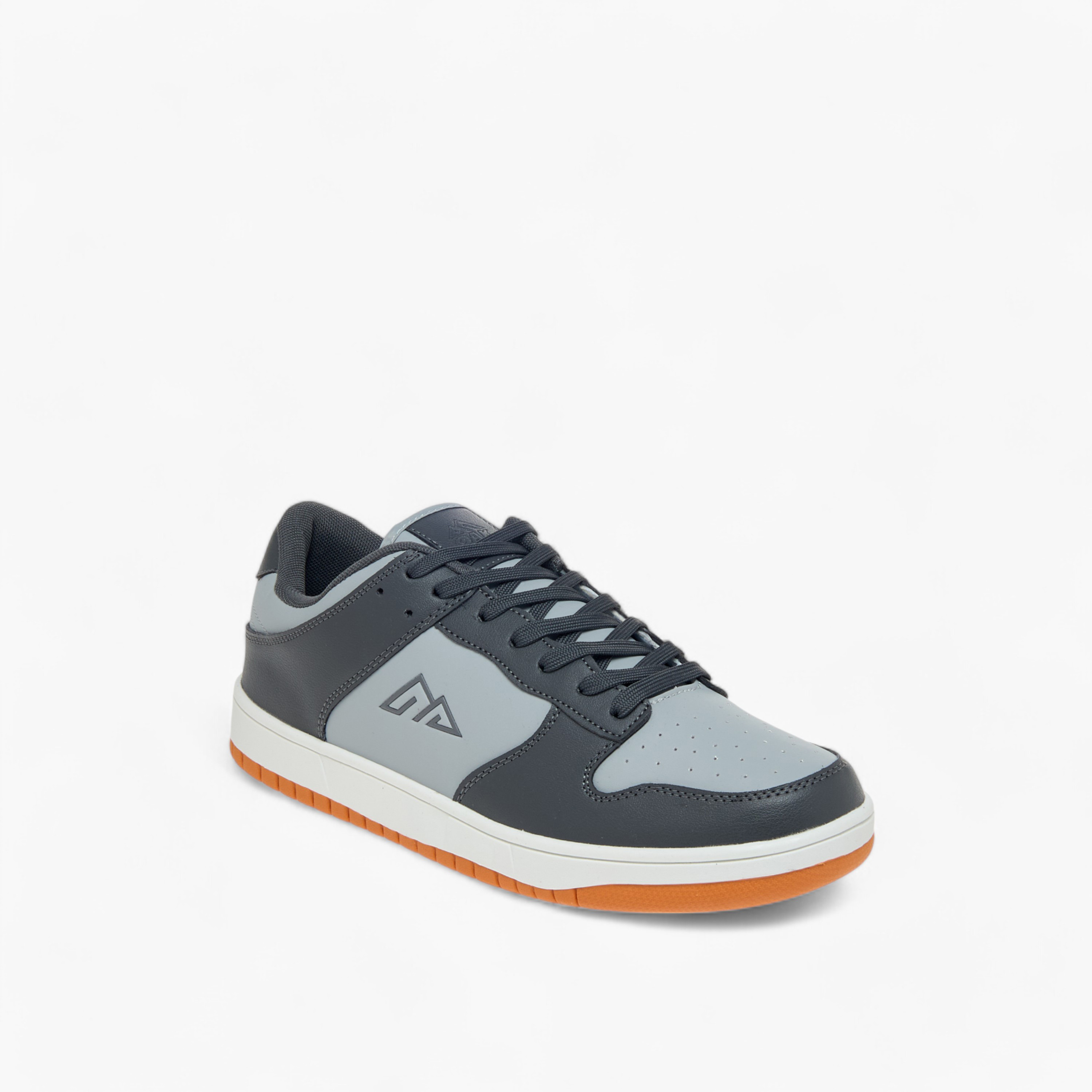 حذاء سنيكرز برباط إغلاق وشعار من أوكلان من شوإكسبريس-men-shoes-sneakers-image-2