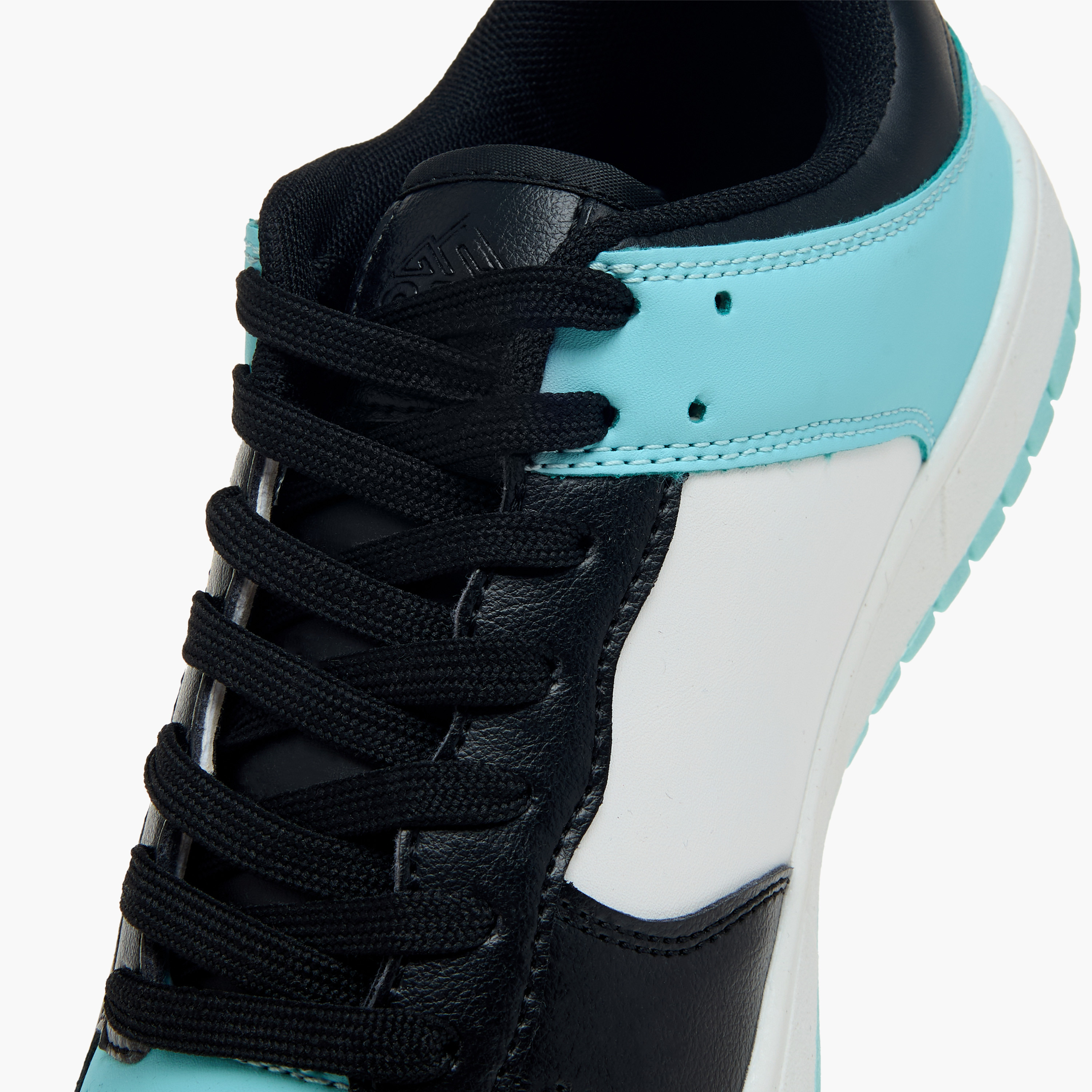 حذاء سنيكرز برباط إغلاق بارز الملمس من أوكلان من شوإكسيبريس-women-shoes-sneakers-image-2