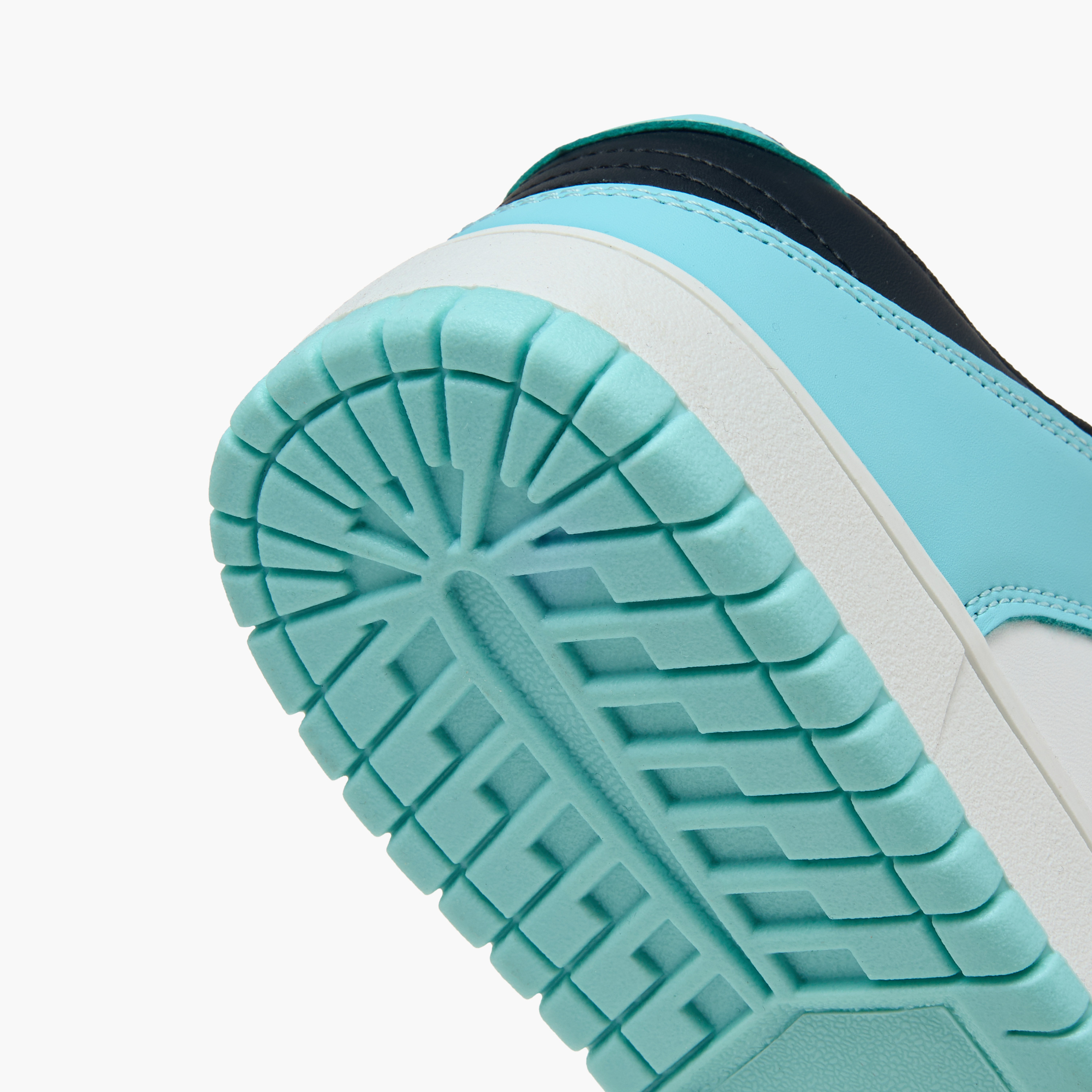 حذاء سنيكرز برباط إغلاق بارز الملمس من أوكلان من شوإكسيبريس-women-shoes-sneakers-image-1