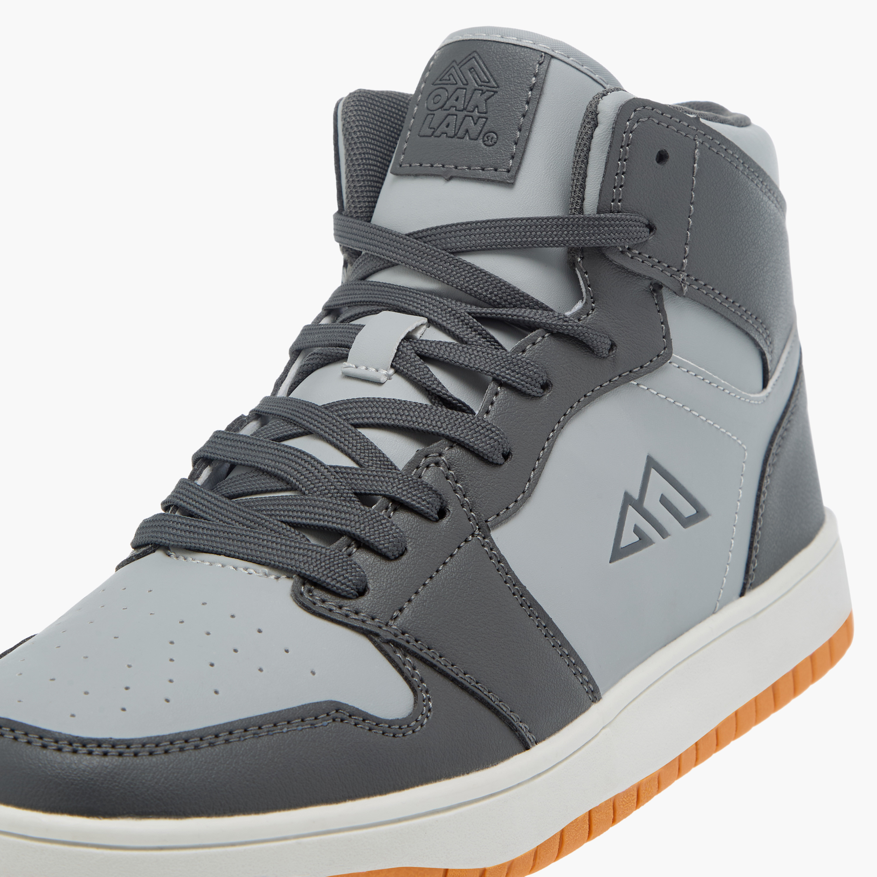 حذاء سنيكرز بألواح ورقبة مرتفعة ورباط إغلاق من أوكلانمن شو إكسبريس-men-shoes-sneakers-image-4