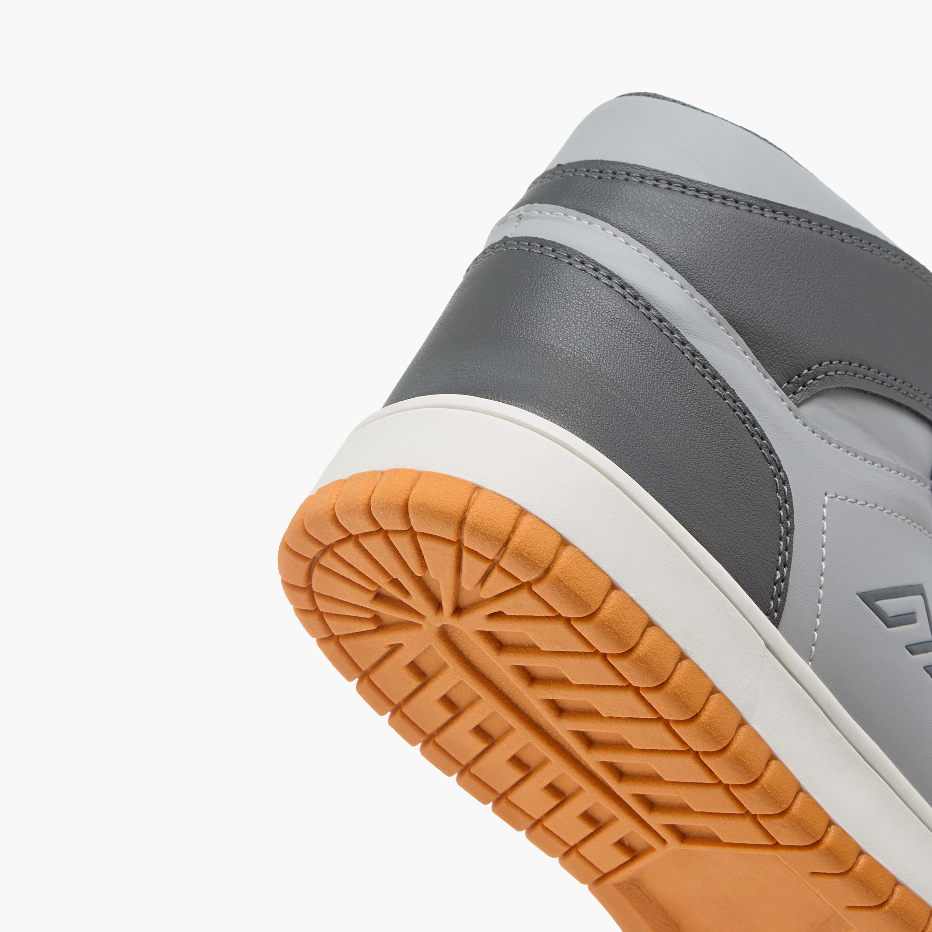 حذاء سنيكرز بألواح ورقبة مرتفعة ورباط إغلاق من أوكلانمن شو إكسبريس-men-shoes-sneakers-image-5