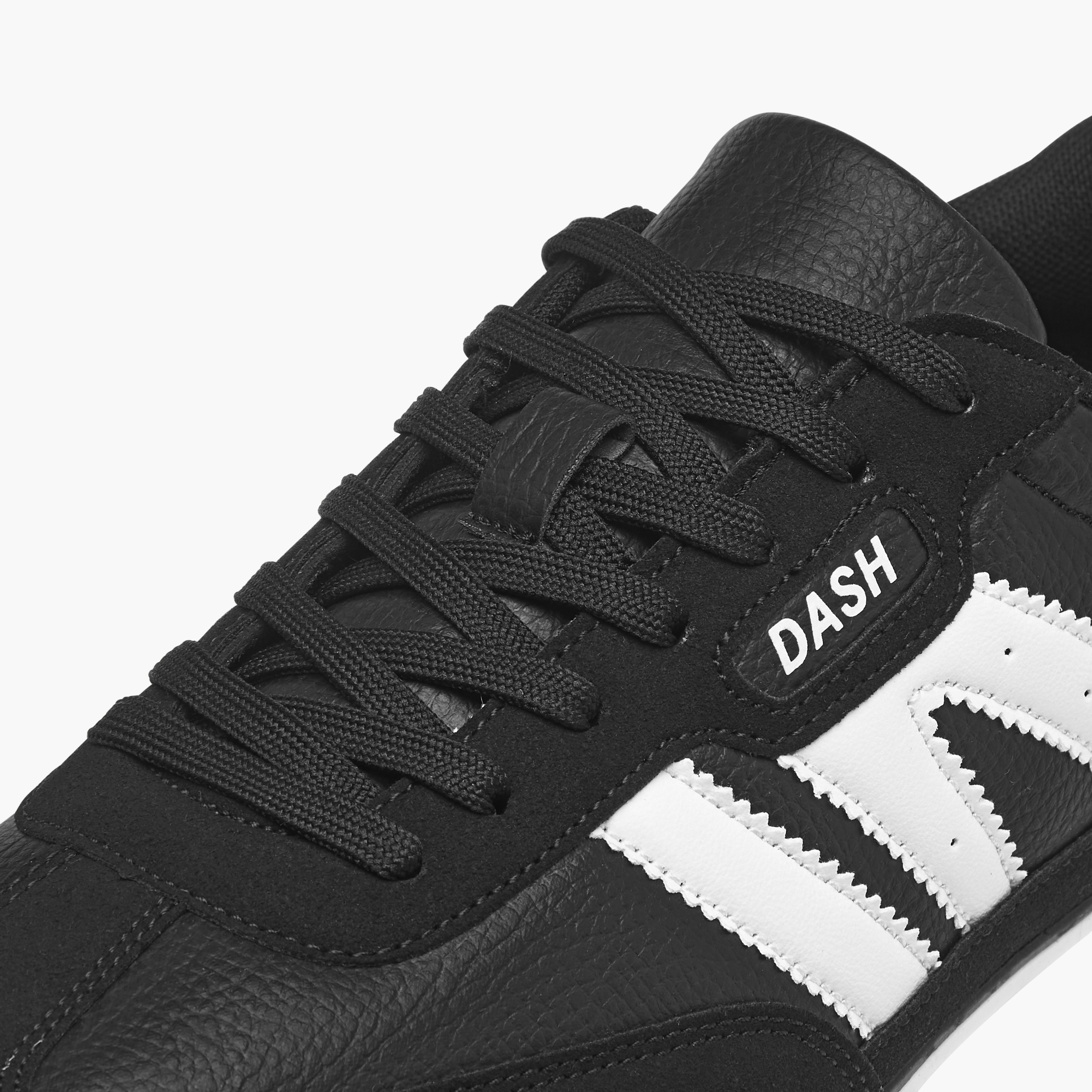 حذاء سنيكرز برباط إغلاق وتفاصيل الشعار من داش-men-shoes-sneakers-image-4