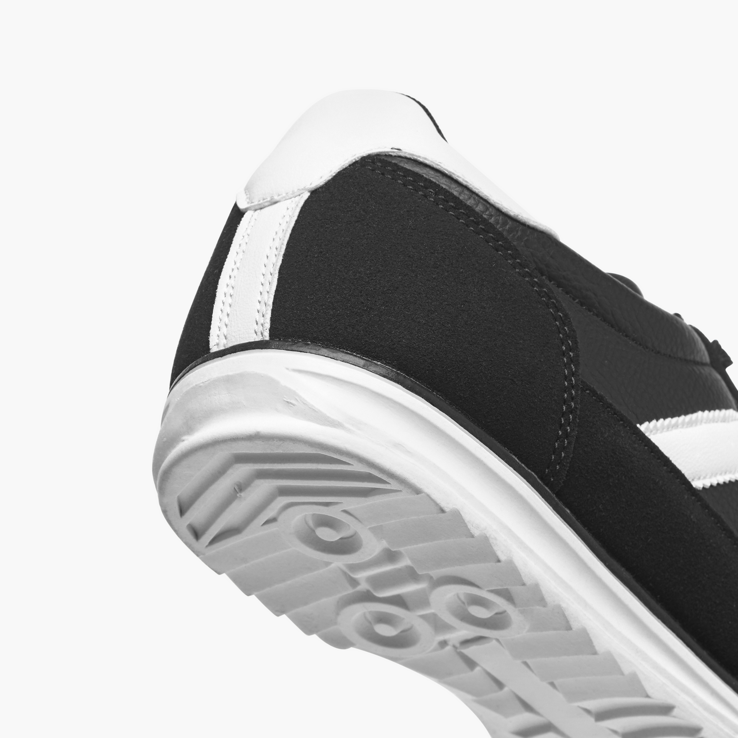 حذاء سنيكرز برباط إغلاق وتفاصيل الشعار من داش-men-shoes-sneakers-image-5