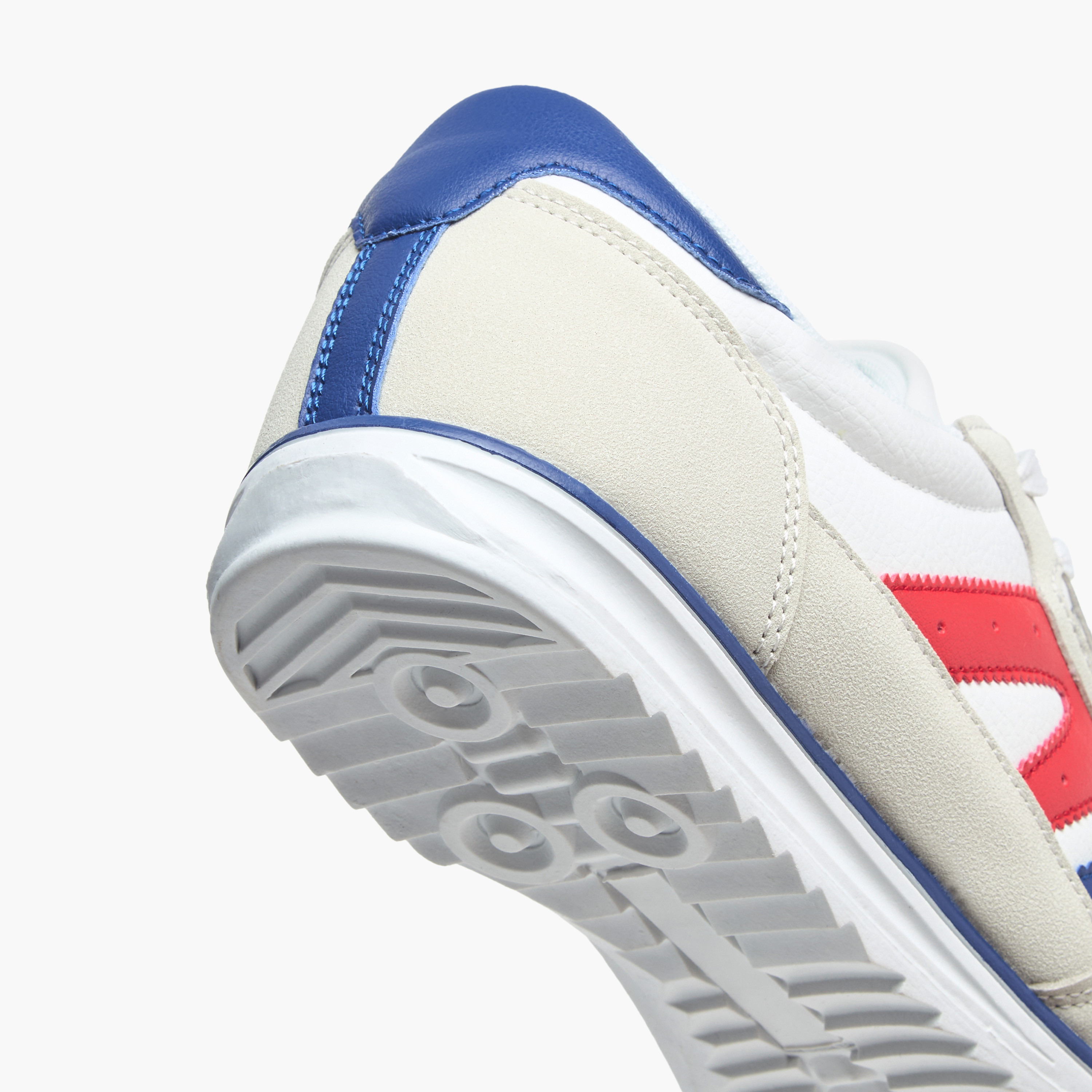 حذاء سنيكرز برباط إغلاق وتفاصيل الشعار من داش-men-shoes-sneakers-image-5