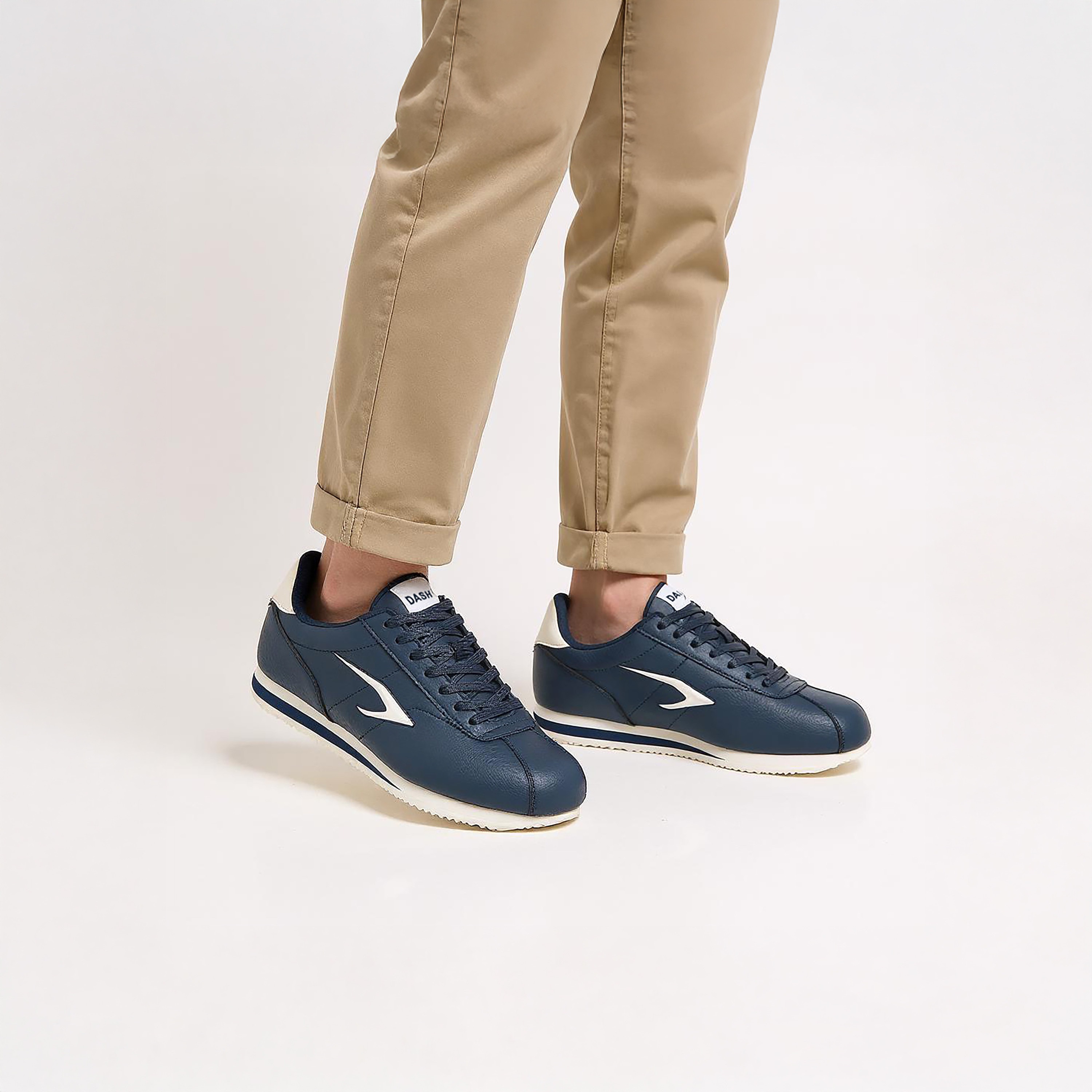حذاء سنيكرز برباط إغلاق من داش-men-shoes-sneakers-image-2