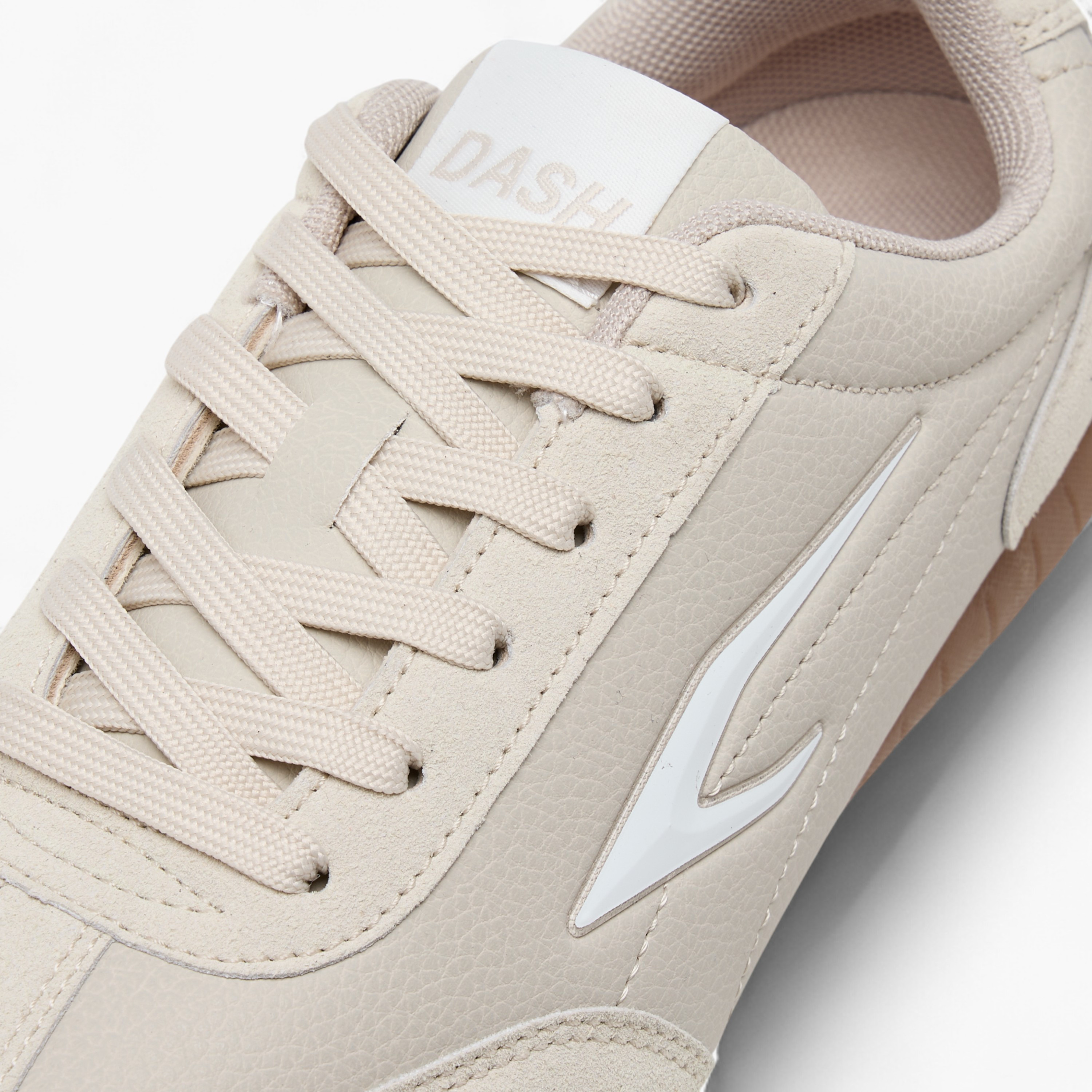 حذاء رياضي بألواح ورباط من داش-women-shoes-sneakers-image-4