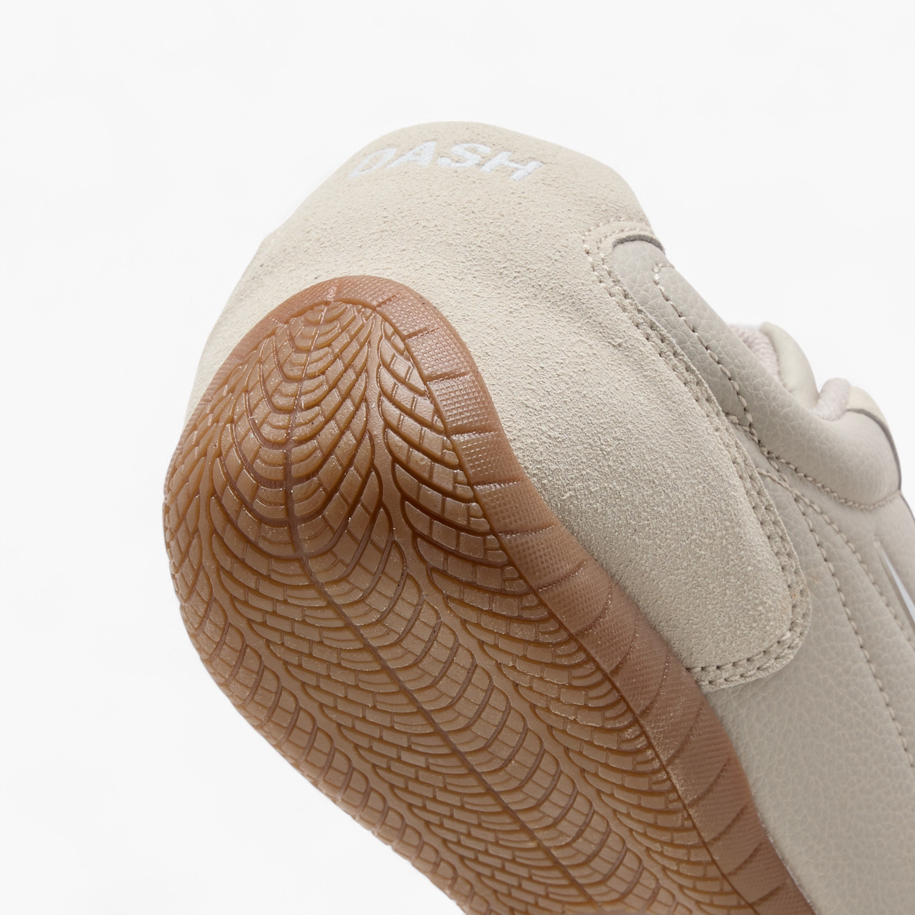 حذاء رياضي بألواح ورباط من داش-women-shoes-sneakers-image-5