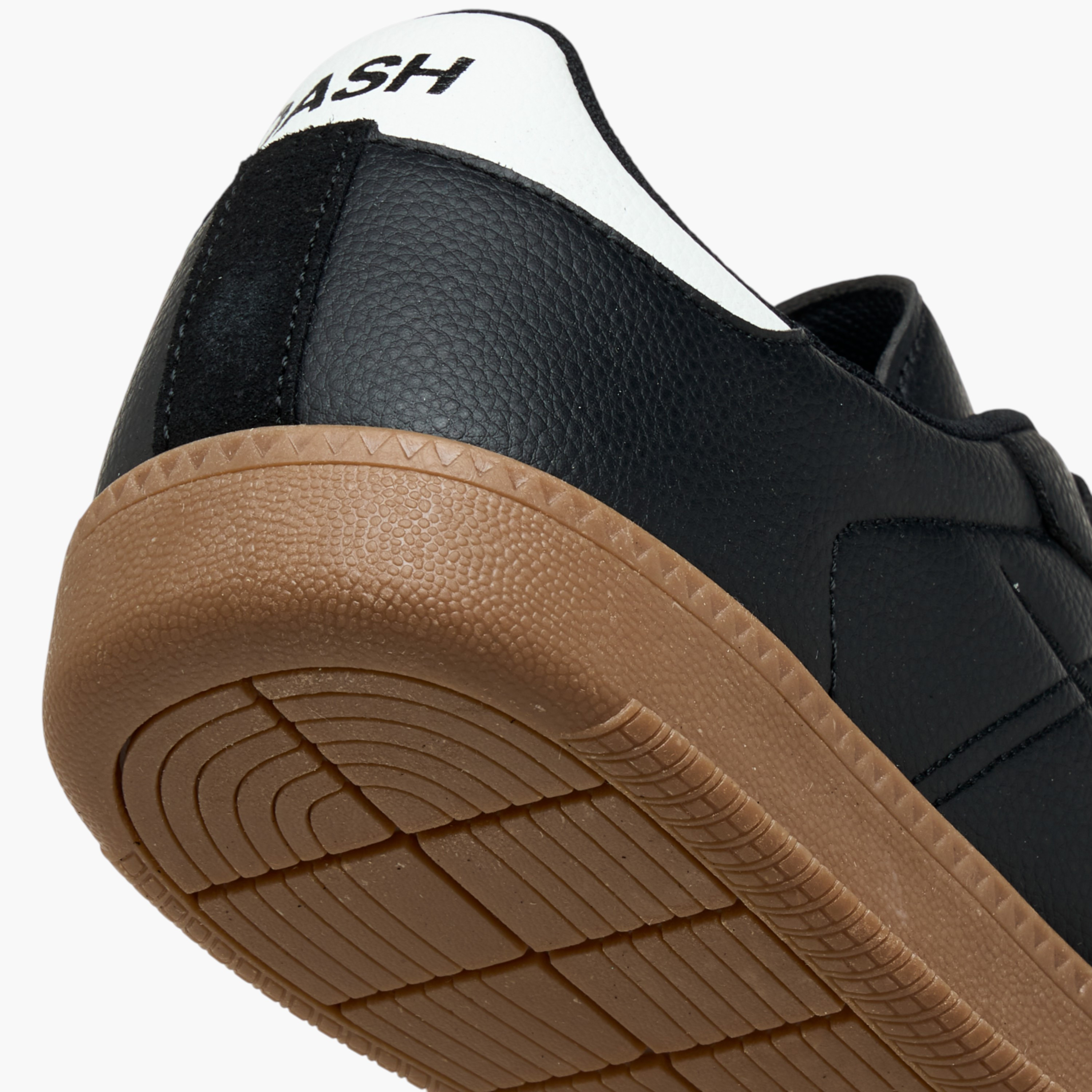 حذاء رياضي برباط إغلاق من داش-sports-men-shoes-image-10