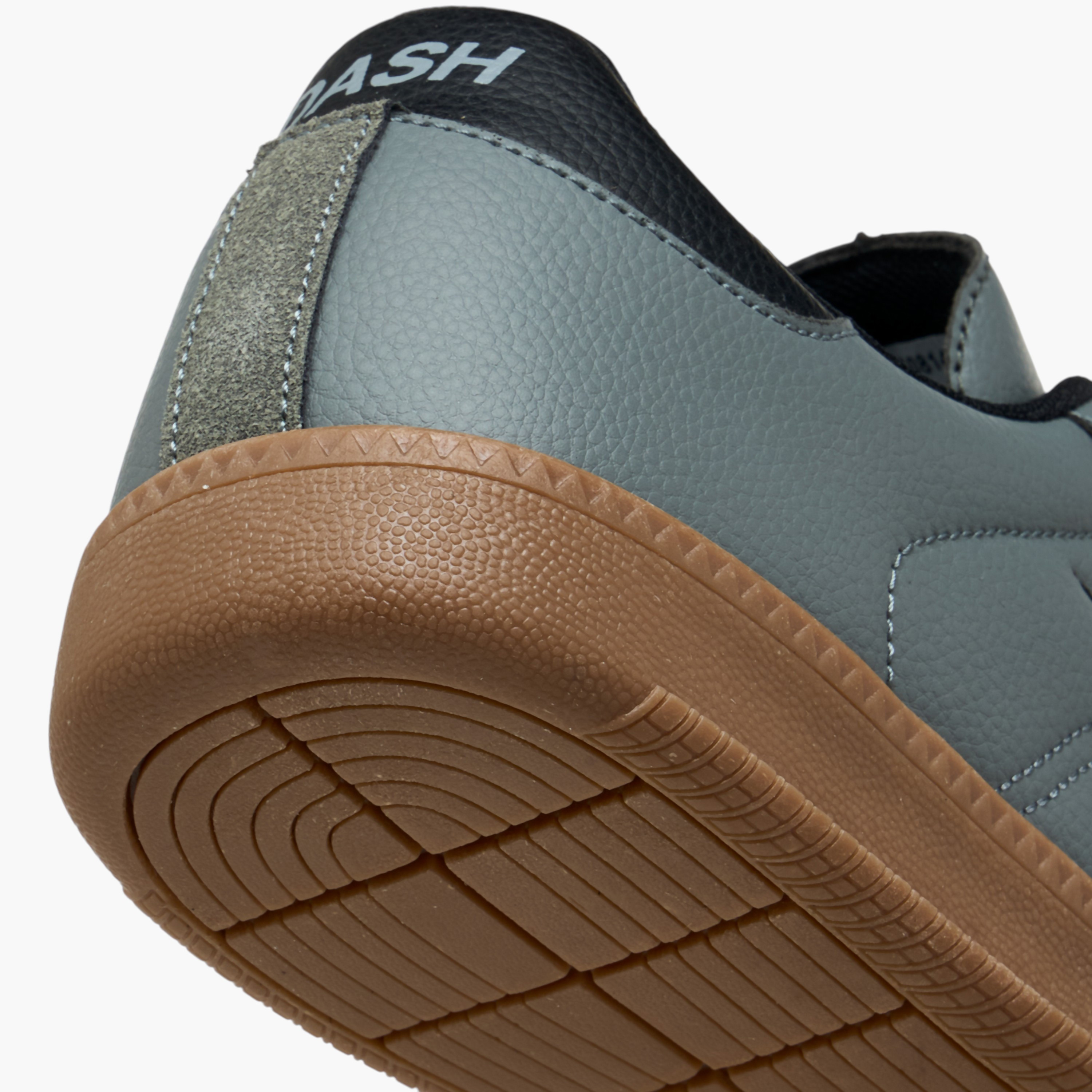 حذاء رياضي برباط إغلاق من داش-sports-men-shoes-image-5