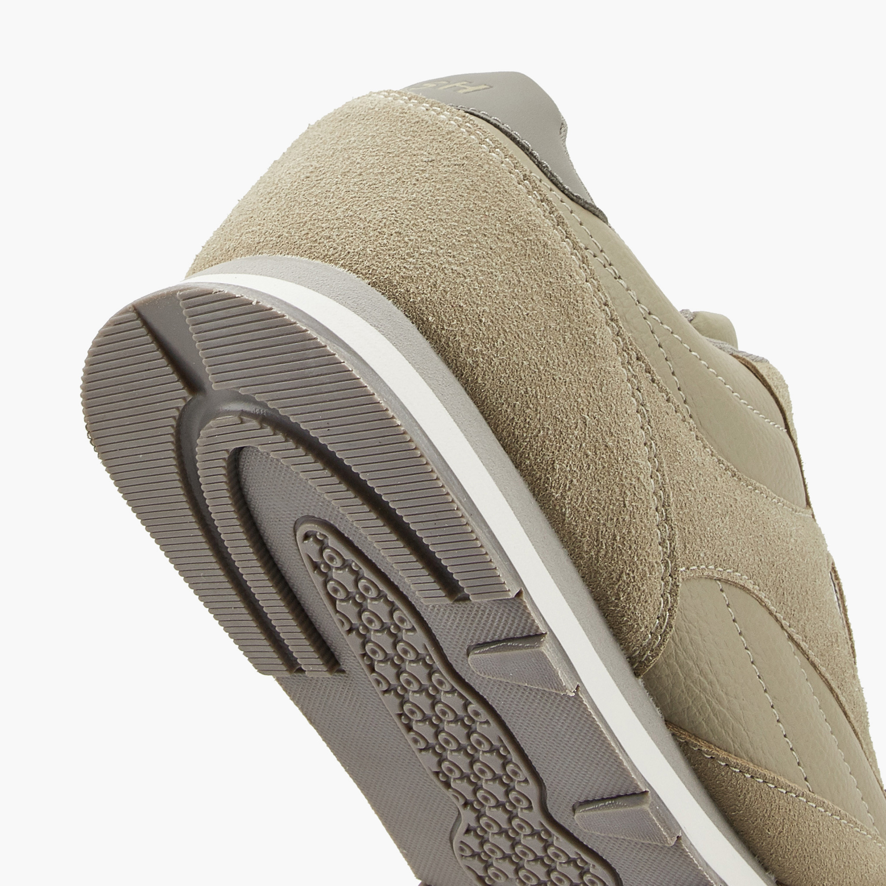 حذاء سنيكرز متعدد التصاميم برباط إغلاق من داش-men-shoes-sports-image-5
