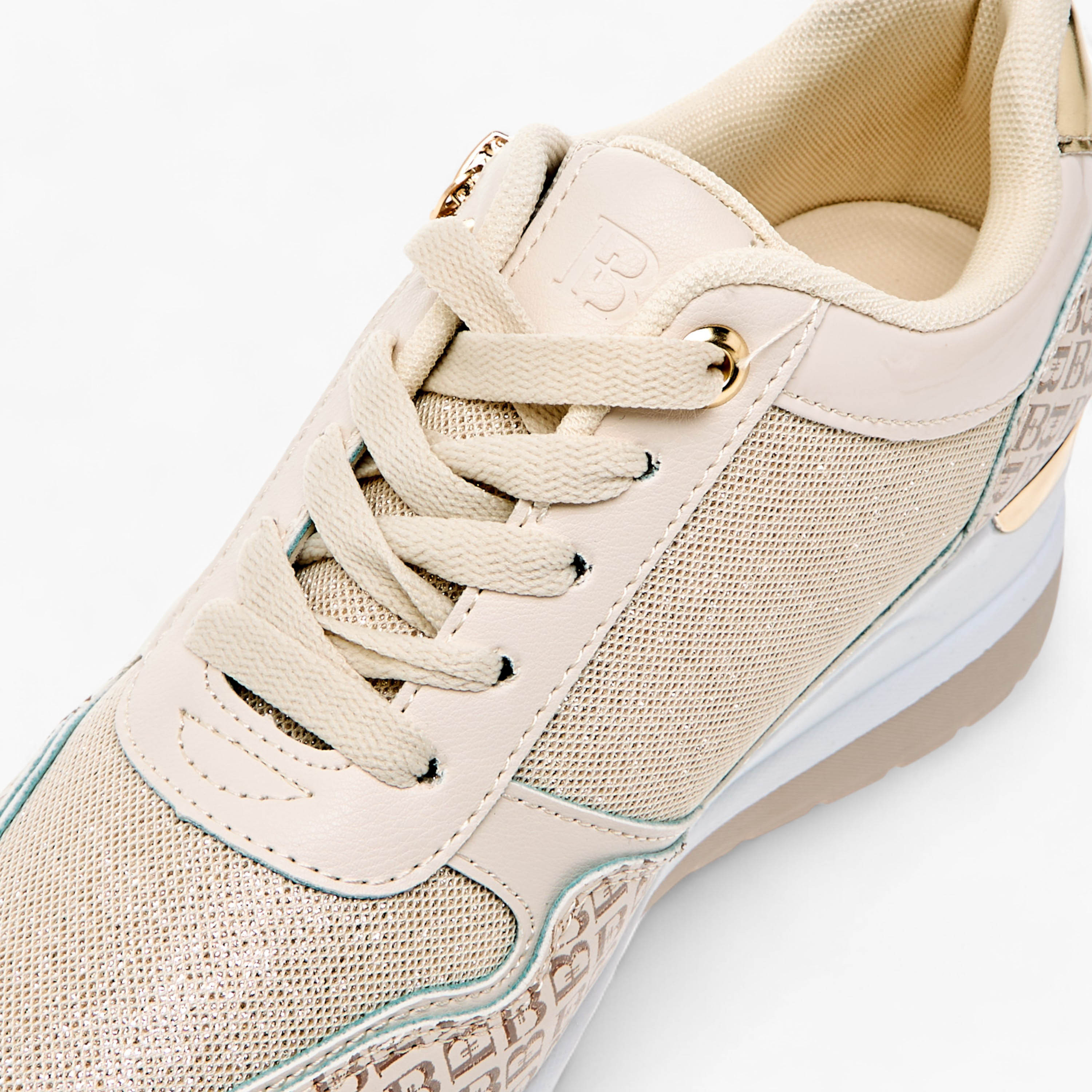 حذاء سنيكرز برباط إغلاق وطبعات مونوجرام من فلورا بيلا-women-shoes-sneakers-image-4