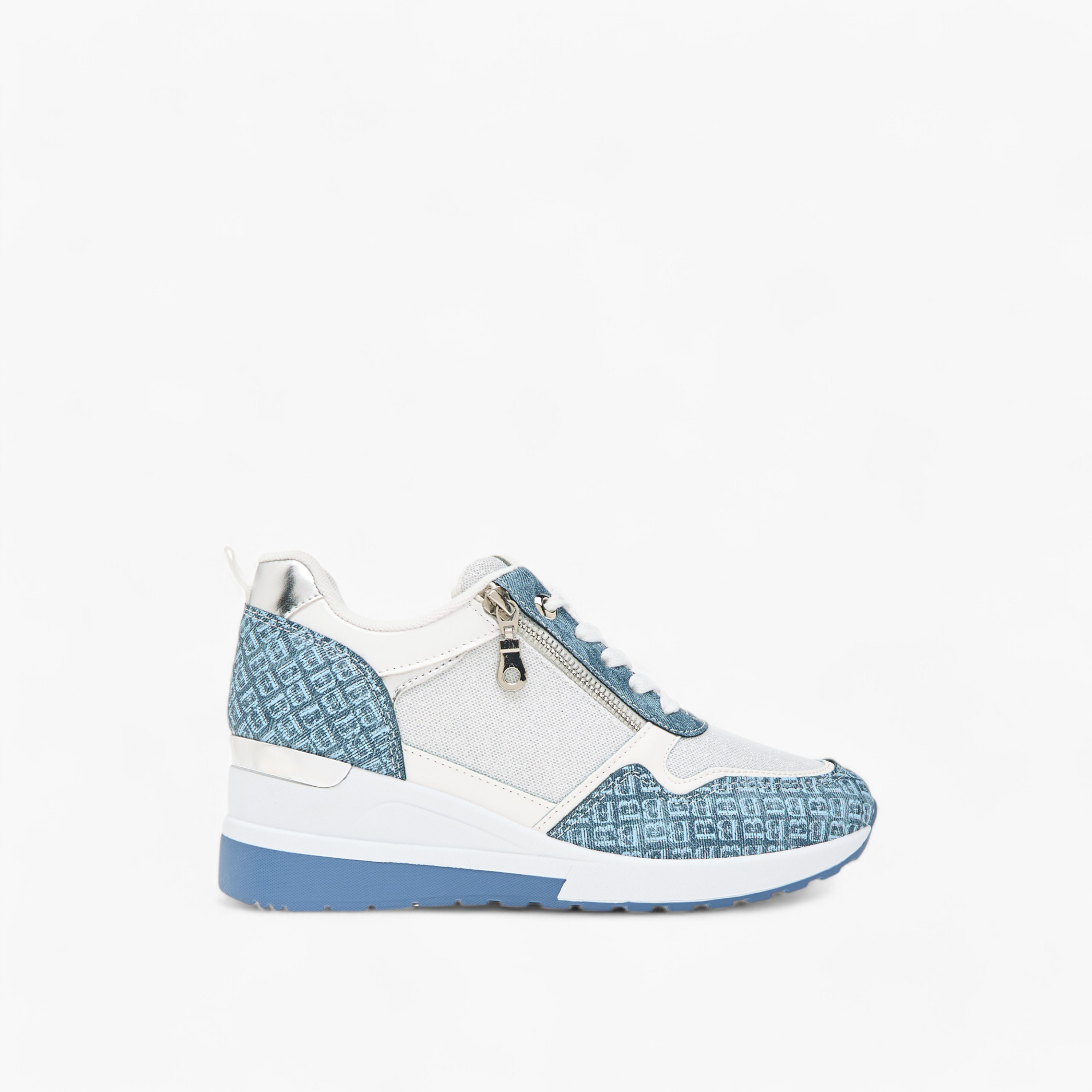 حذاء سنيكرز برباط إغلاق وطبعات مونوجرام من فلورا بيلا-women-shoes-sneakers-image-3
