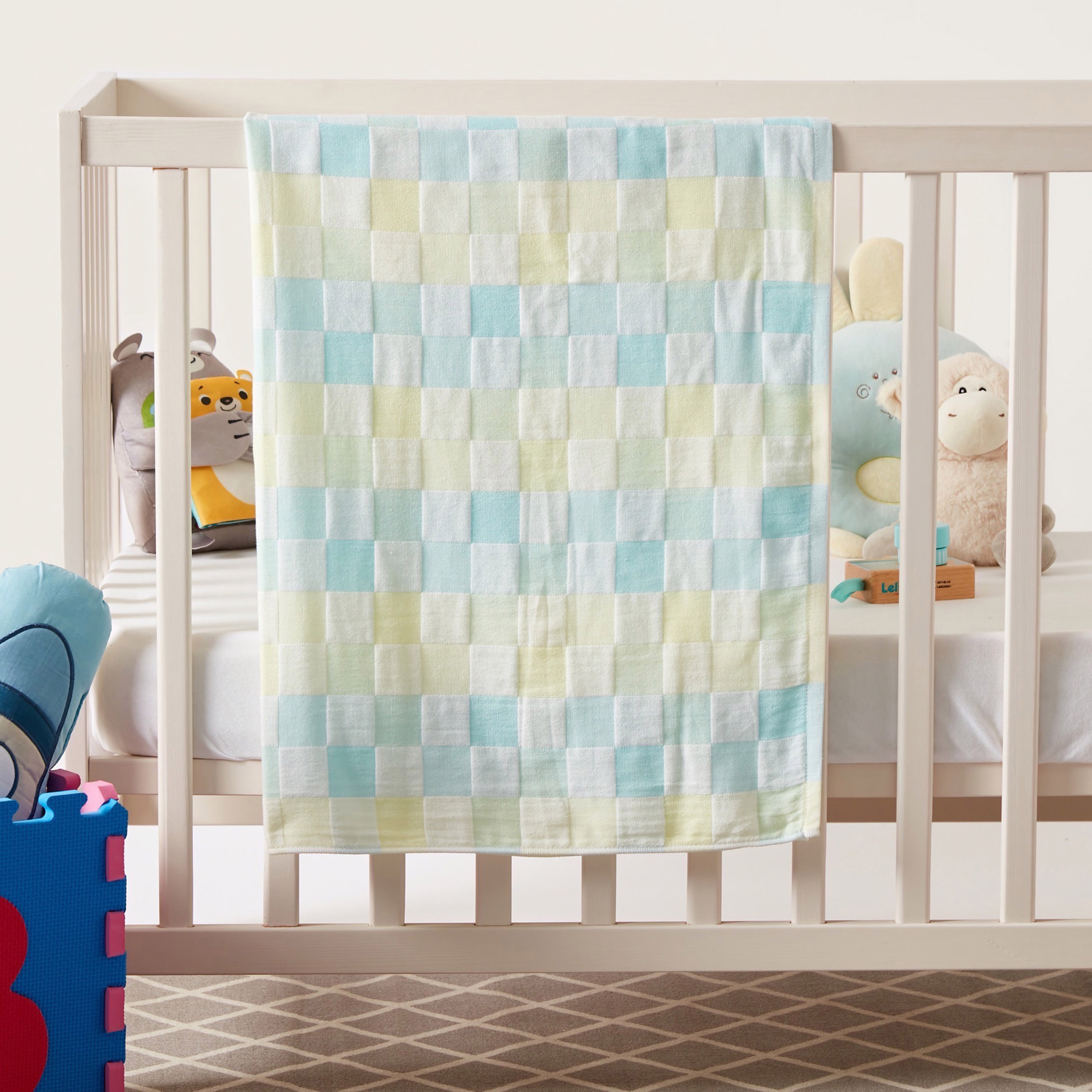 قماط أطفال كاروهات من جونيورز - 95×90 سم-baby-nursery-blanketsandswaddles-receivingblankets-image-1