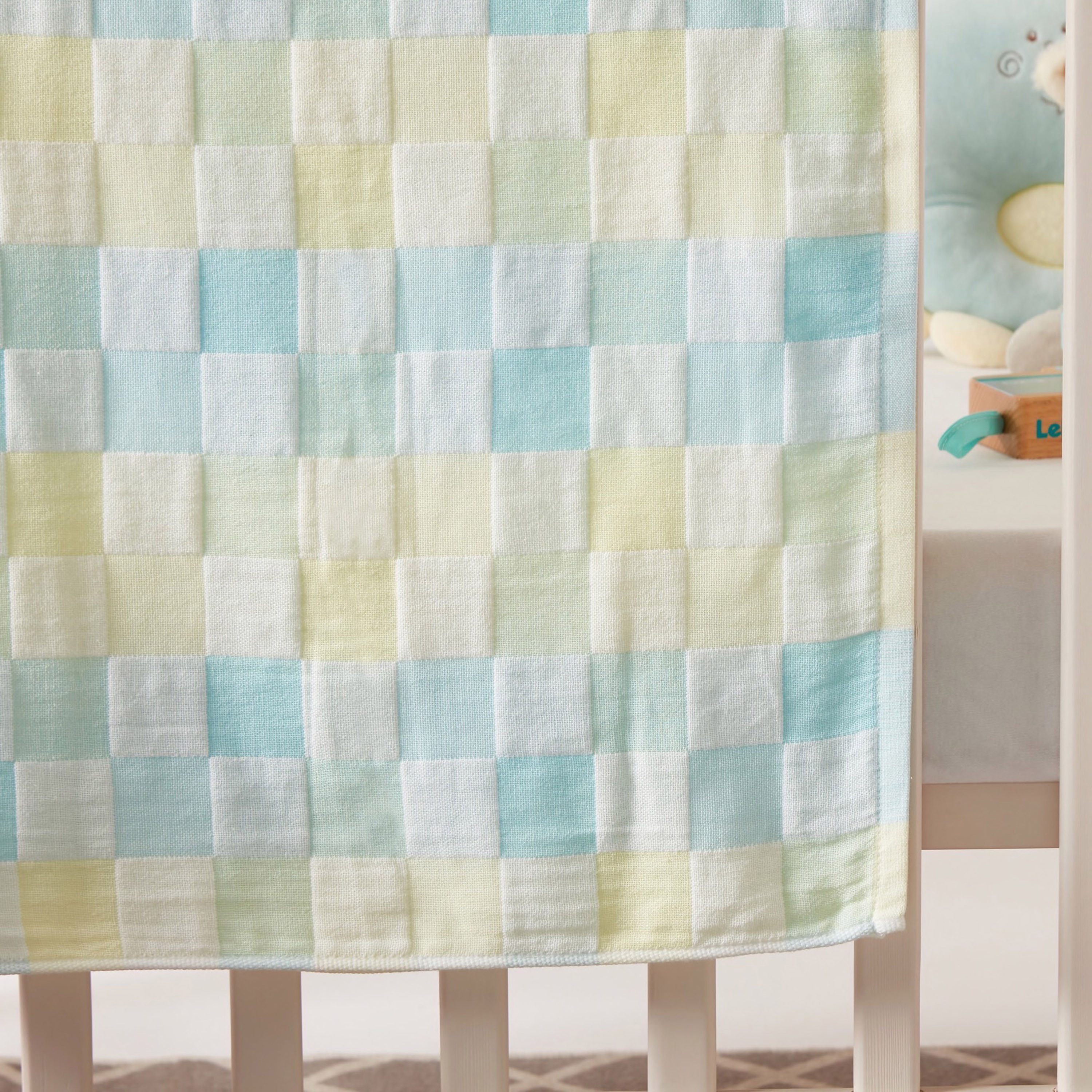 قماط أطفال كاروهات من جونيورز - 95×90 سم-baby-nursery-blanketsandswaddles-receivingblankets-image-2